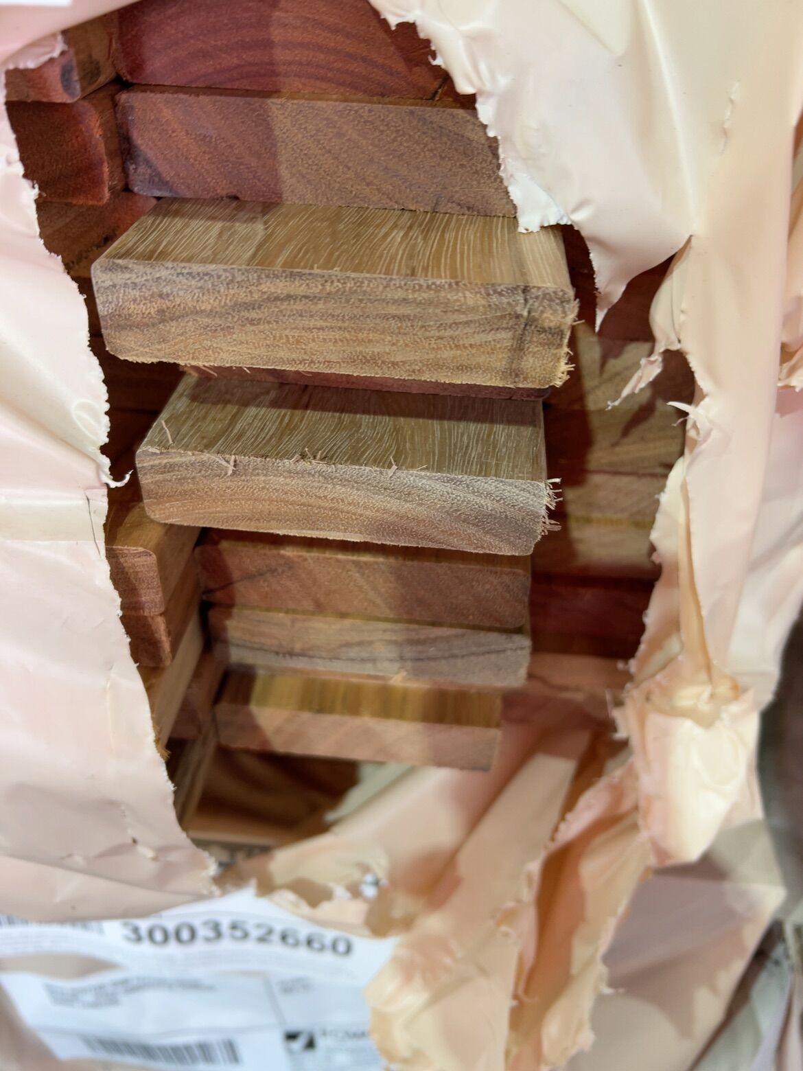 86X19 SPOTTED GUM FEATURE GRADE DECKING- (PACK CONSISTS OF RANDOM SHORT LENGTHS) 86X19 SPOTTED GUM FEATURE GRADE DECKING- (PACK CONSISTS OF RANDOM SHORT LENGTHS)