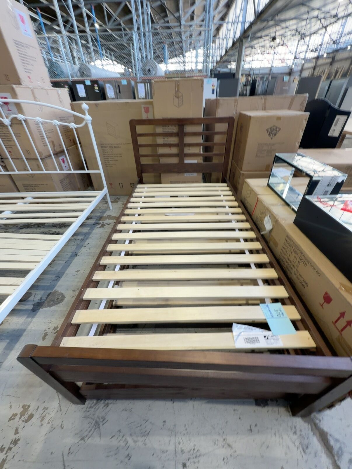 NEW SOMERSET DARK BROWN TIMBER KING SINGLE GUEST BED WITH KING SINGLE SPRUNG LEG TRUNDLE NEW SOMERSET DARK BROWN TIMBER KING SINGLE GUEST BED WITH KING SINGLE SPRUNG LEG TRUNDLE