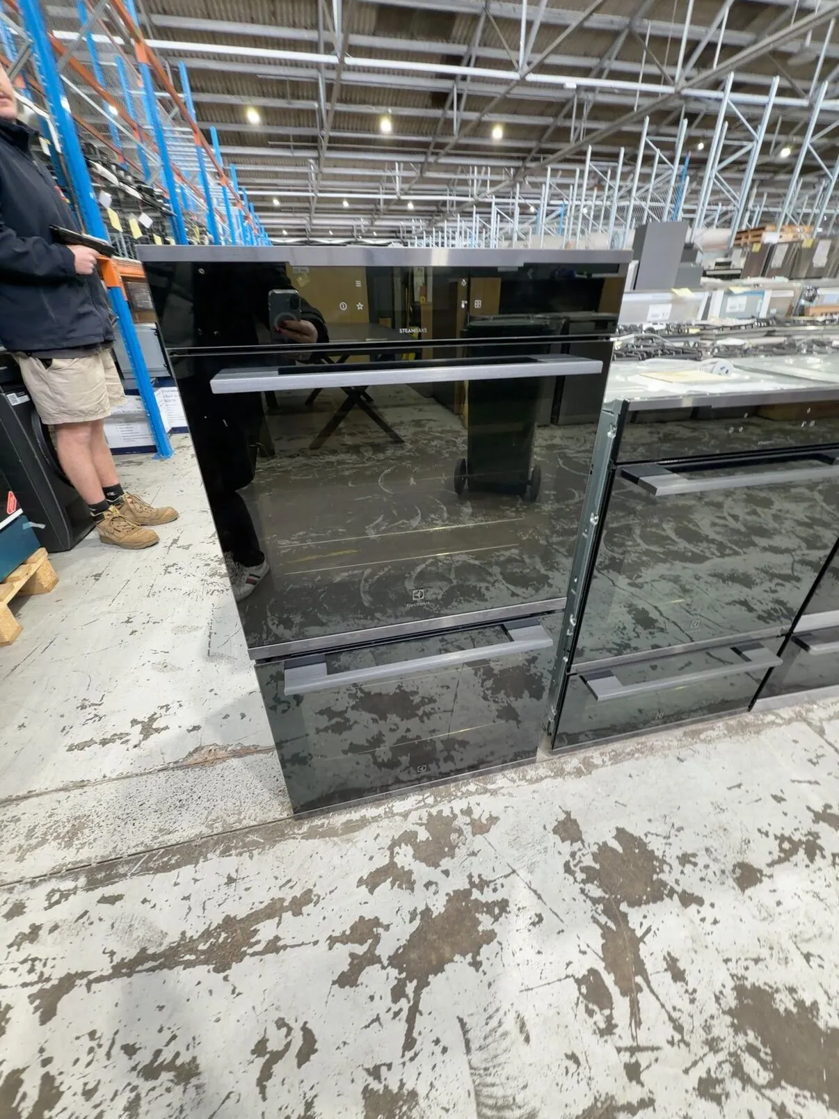 EX DISPLAY ELECTROLUX EVE636DSE 600MM DOUBLE OVEN, STEAM BAKE, AIRFRY 17 FUNCTIONS, SOLD AS IS NO WARRANTY RRP$3699 EX DISPLAY ELECTROLUX EVE636DSE 600MM DOUBLE OVEN, STEAM BAKE, AIRFRY 17 FUNCTIONS, SOLD AS IS NO WARRANTY RRP$3699