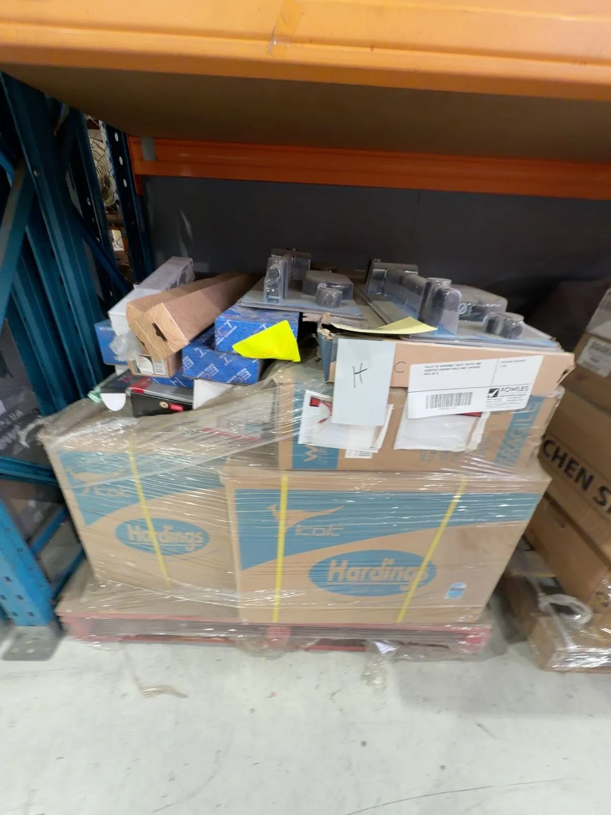 PALLET OF HARDINGS TOILET SUITES AND ASSORTED SHOWER RAILS AND TAPWARE SOLD AS IS PALLET OF HARDINGS TOILET SUITES AND ASSORTED SHOWER RAILS AND TAPWARE SOLD AS IS