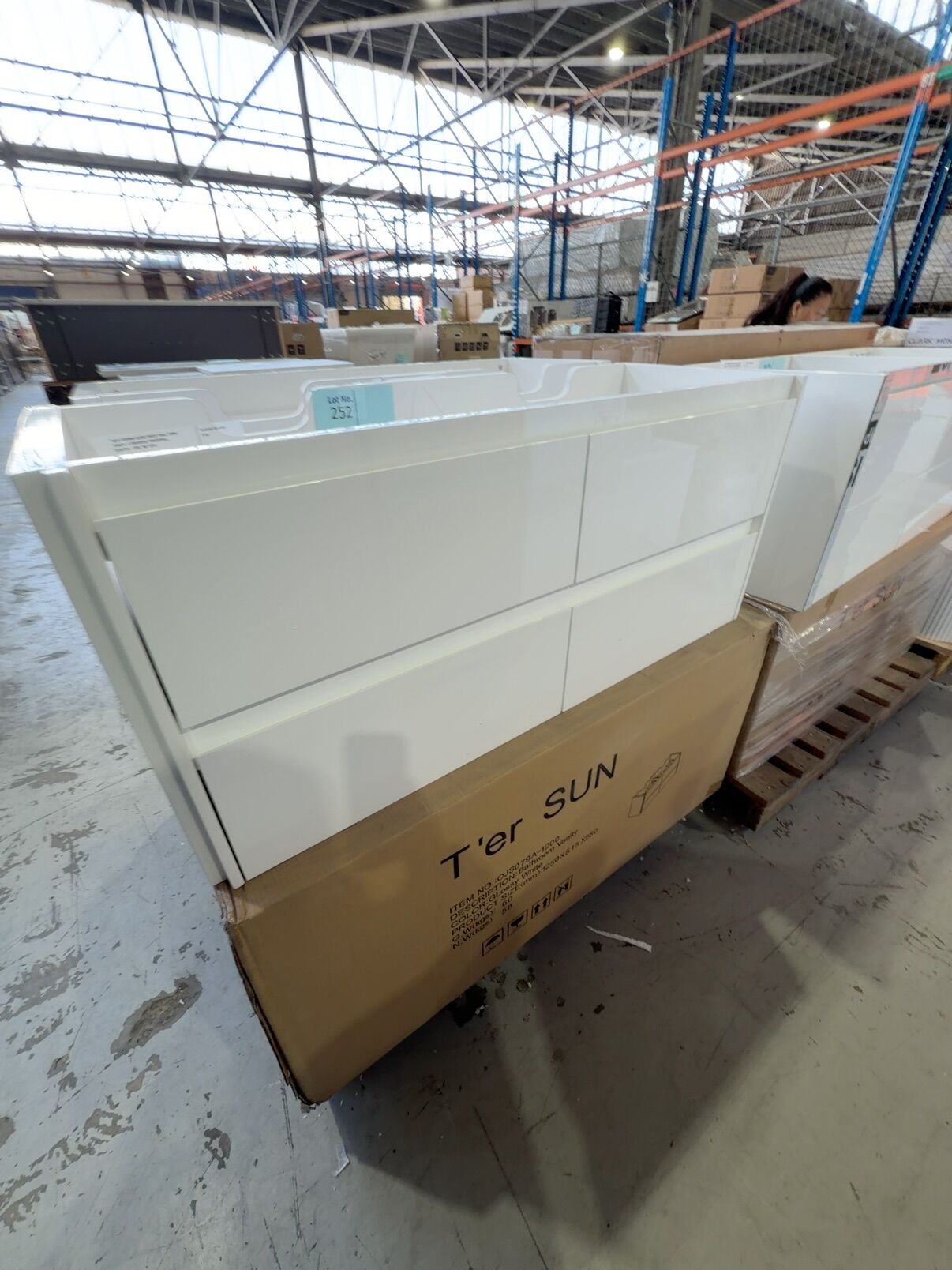 NEW 1200MM GLOSS WHITE WALL HUNG VANITY, 4 DRAWERS FINGERPULL, OJS079A-1200, NO TOPS NEW 1200MM GLOSS WHITE WALL HUNG VANITY, 4 DRAWERS FINGERPULL, OJS079A-1200, NO TOPS