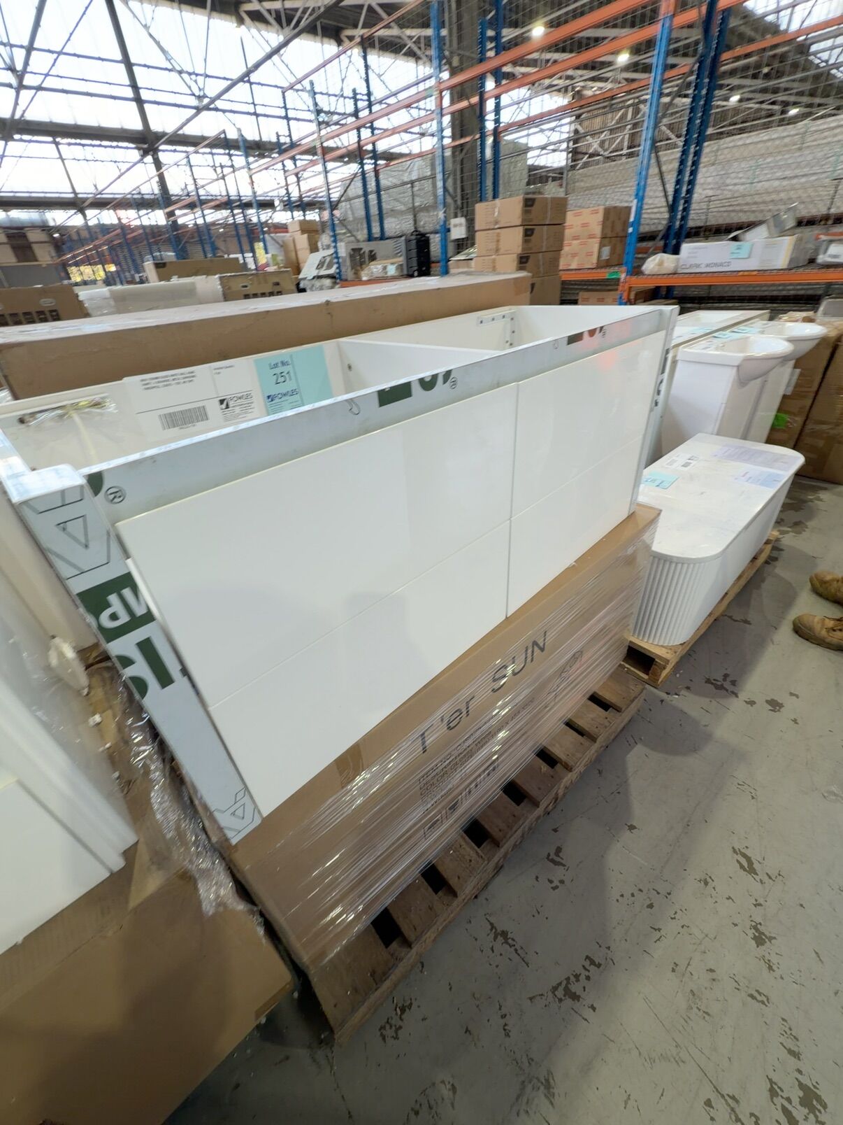 NEW 1200MM GLOSS WHITE WALL HUNG VANITY, 4 DRAWERS, METAL SURROUND, FINGERPULL, OJS025-1200, NO TOPS NEW 1200MM GLOSS WHITE WALL HUNG VANITY, 4 DRAWERS, METAL SURROUND, FINGERPULL, OJS025-1200, NO TOPS
