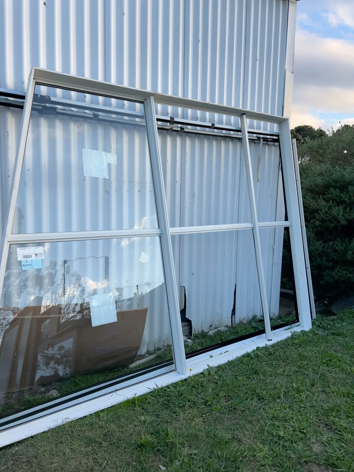 2870X3980 PARTIALLY GLAZED ANGLED ALUMINIUM WINDOW 2870X3980 PARTIALLY GLAZED ANGLED ALUMINIUM WINDOW