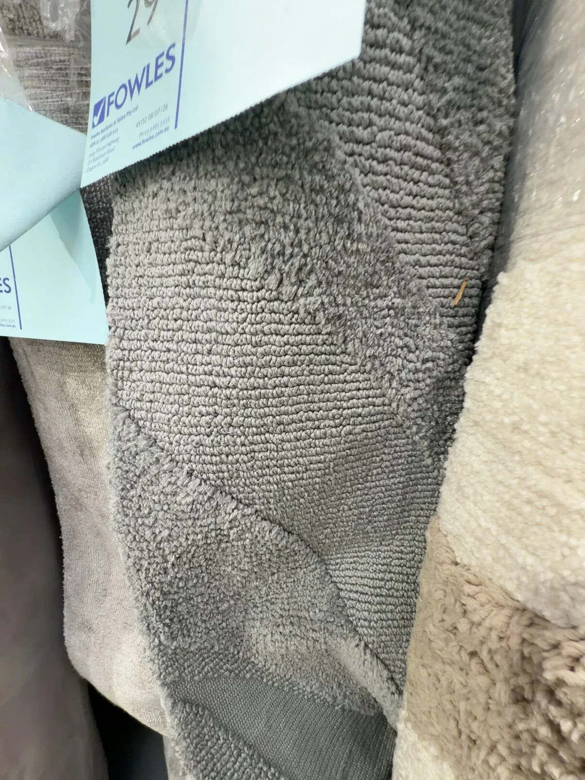 EX DISPLAY RUG - APPROX SIZE 150CM - 160CM WIDE X 210CM - 230CM LONG EX DISPLAY RUG - APPROX SIZE 150CM - 160CM WIDE X 210CM - 230CM LONG