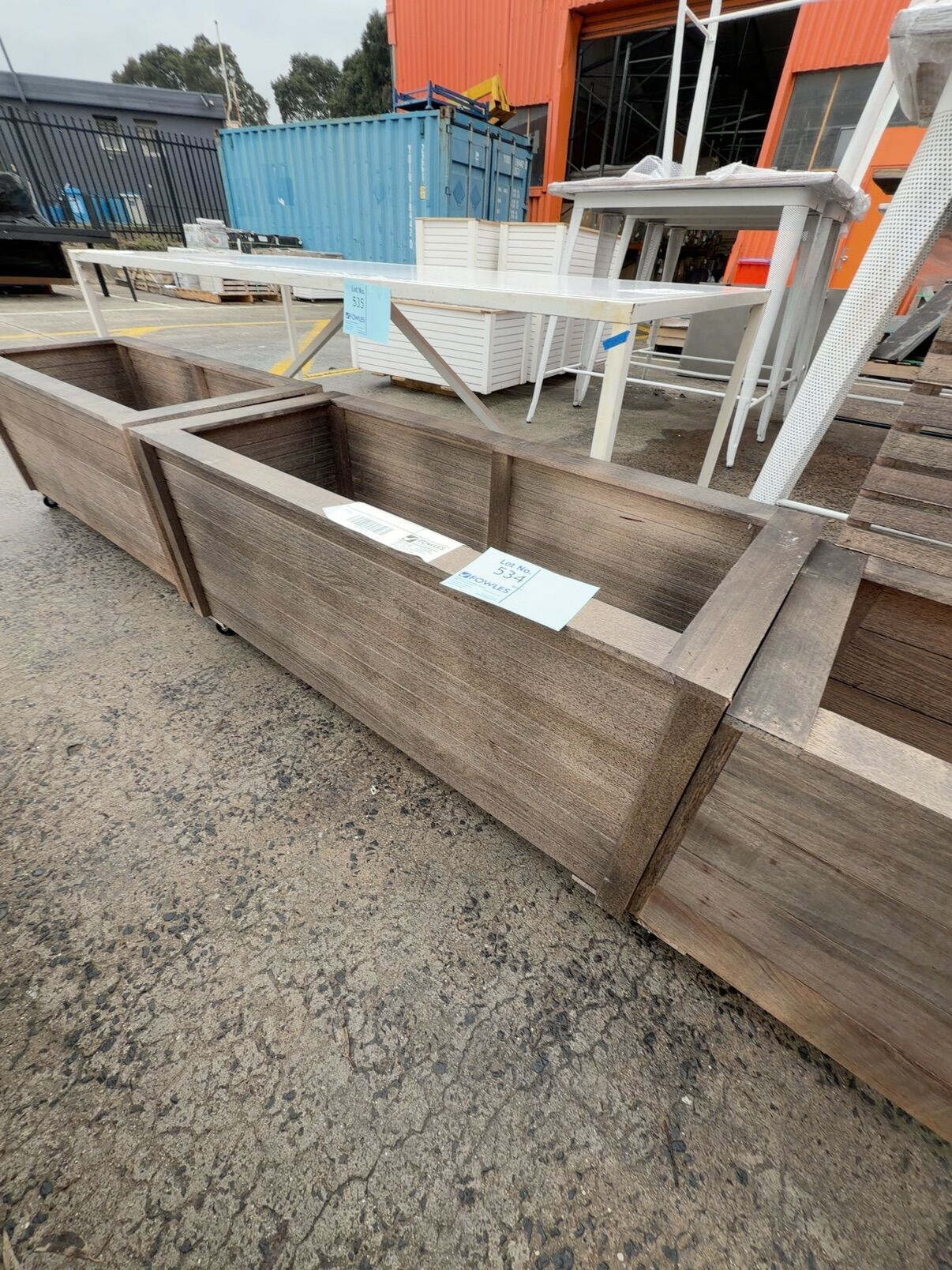 PINE PLANTER BOX WITH CASTOR WHEELS APPROX 1150MM LONG X 465MM WIDE PINE PLANTER BOX WITH CASTOR WHEELS APPROX 1150MM LONG X 465MM WIDE