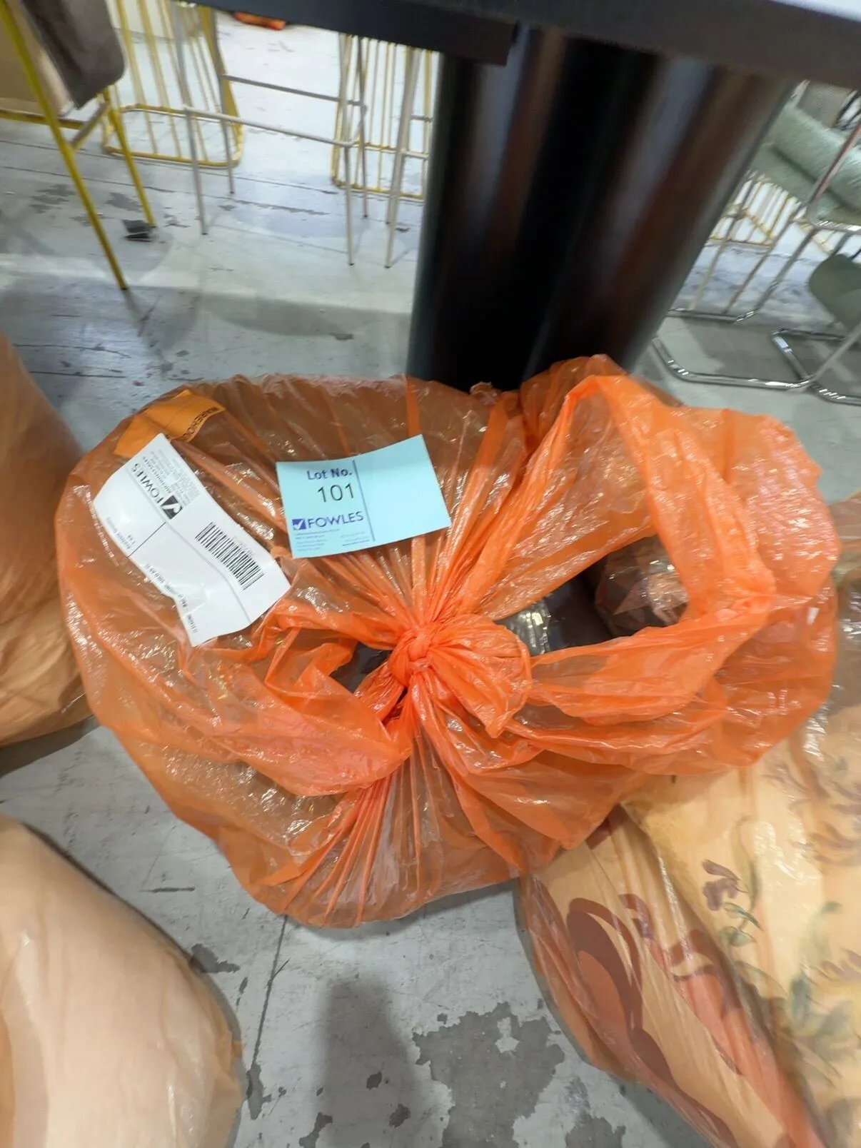 EX STAGING - BAG OF CUSHIONS, SOLD AS IS EX STAGING - BAG OF CUSHIONS, SOLD AS IS