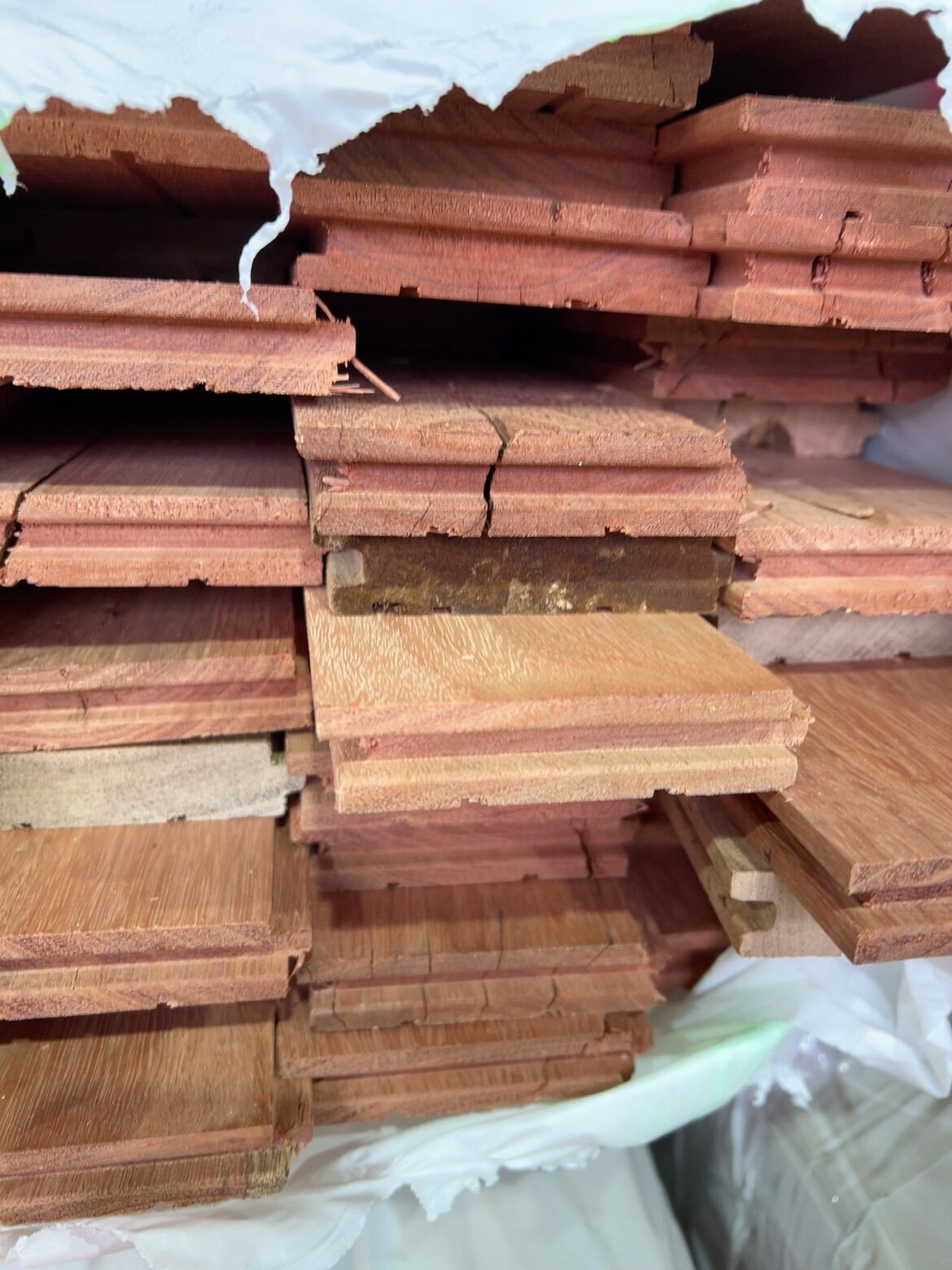 80X19 BLUE GUM COVER GRADE FLOORING 80X19 BLUE GUM COVER GRADE FLOORING
