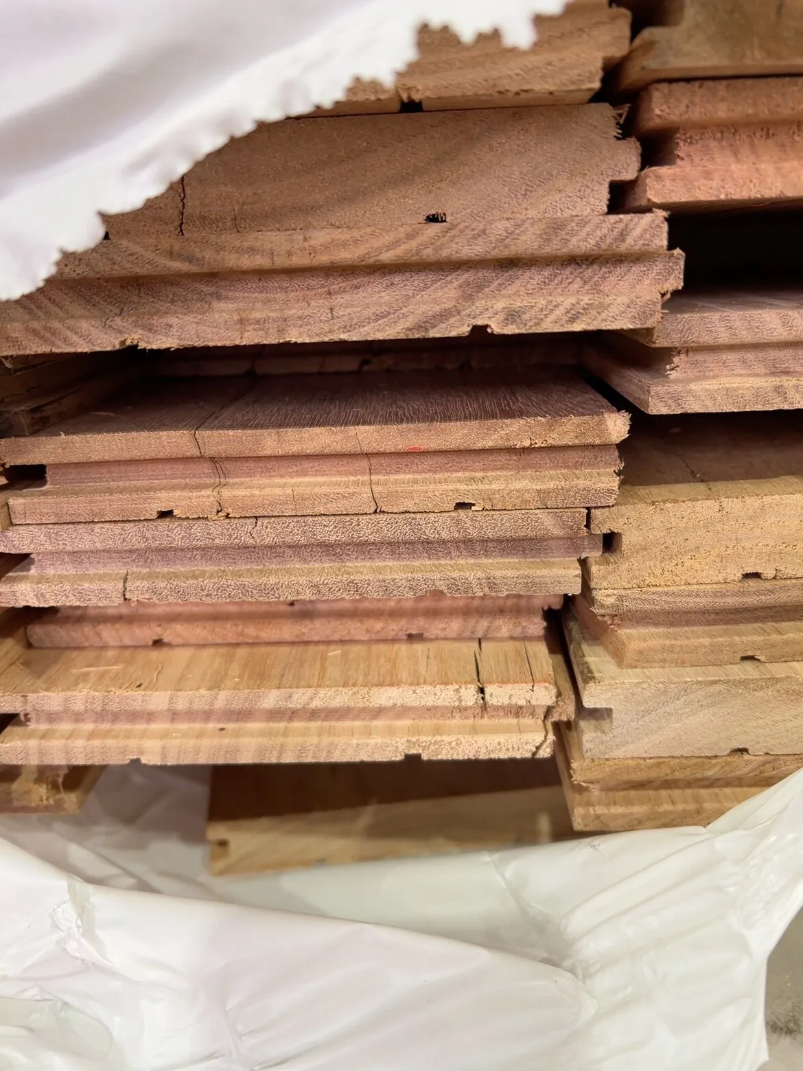 130X19 NEW ENGLAND BLACKBUTT COVER GRADE FLOORING 130X19 NEW ENGLAND BLACKBUTT COVER GRADE FLOORING