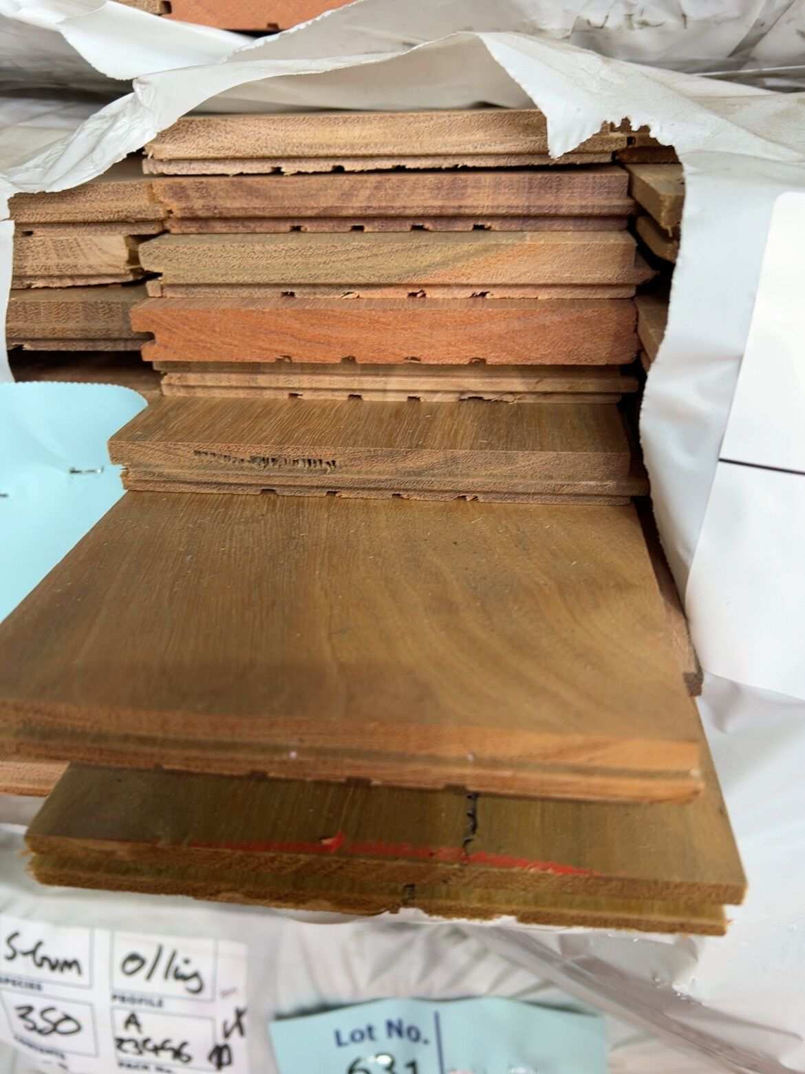 130X14 SPOTTED GUM COVER GRADE OVERLAY FLOORING 130X14 SPOTTED GUM COVER GRADE OVERLAY FLOORING