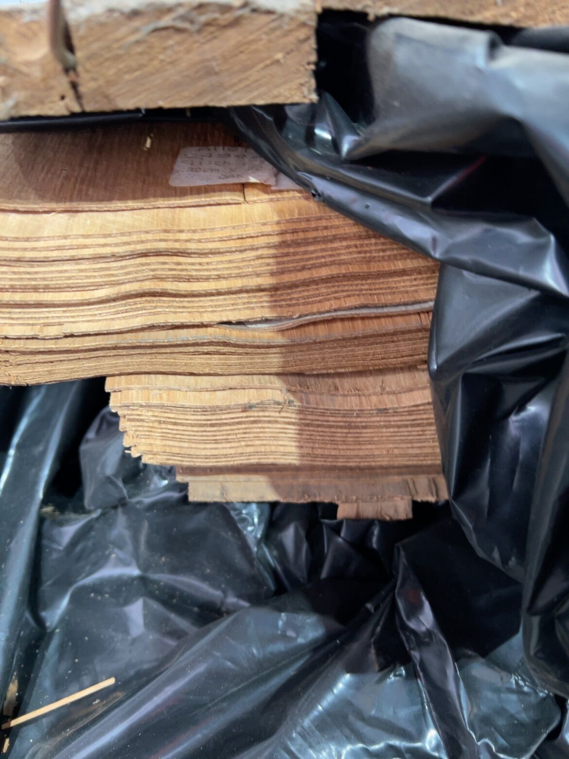 LARGE PALLET OF TAS OAK FLITCH LARGE PALLET OF TAS OAK FLITCH