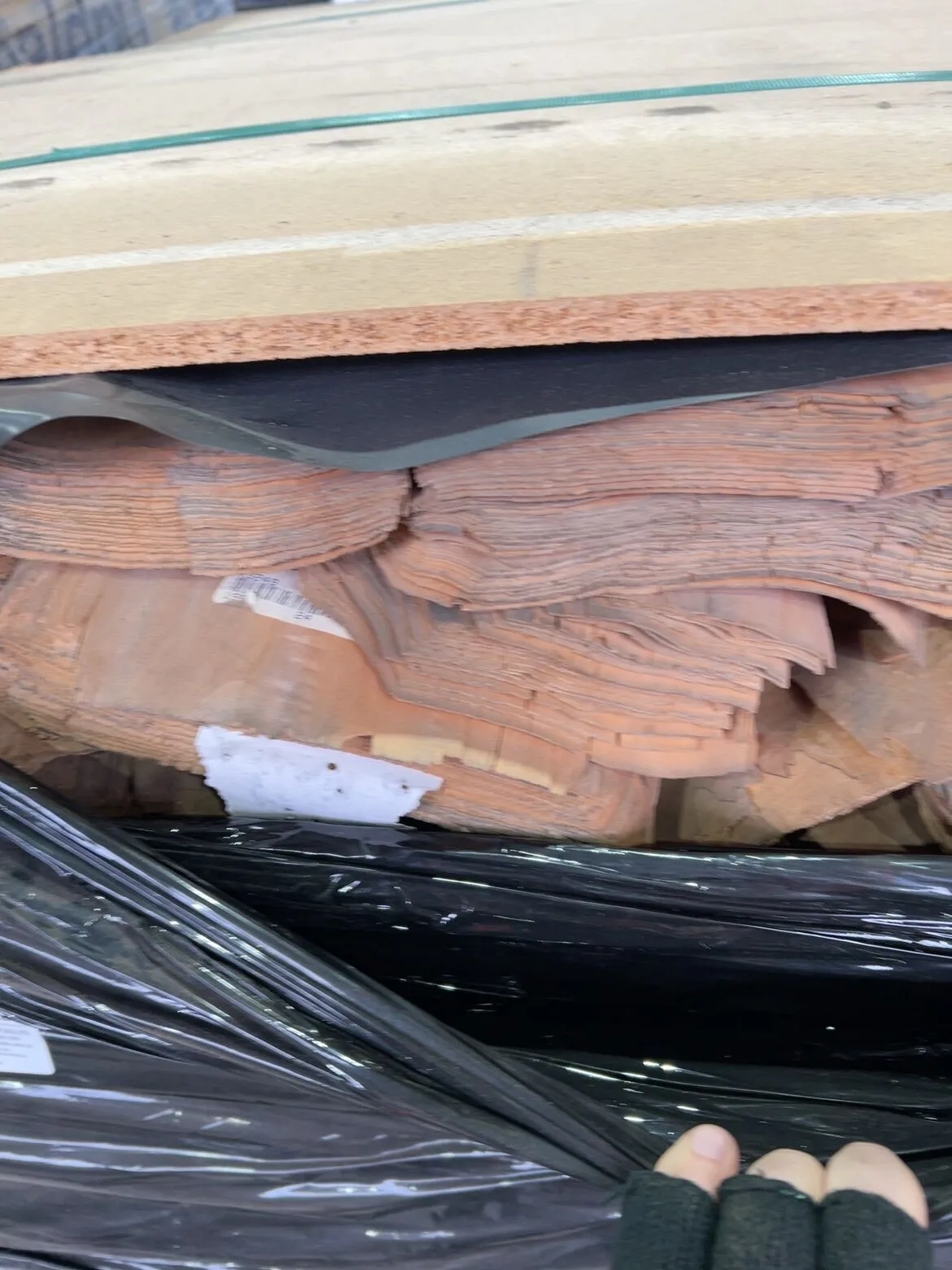 LARGE PALLET OF UNKNOWN FLITCH LARGE PALLET OF UNKNOWN FLITCH