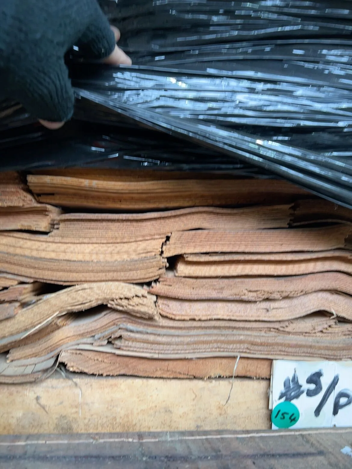 LARGE PALLET OF TAS OAK FLITCH LARGE PALLET OF TAS OAK FLITCH