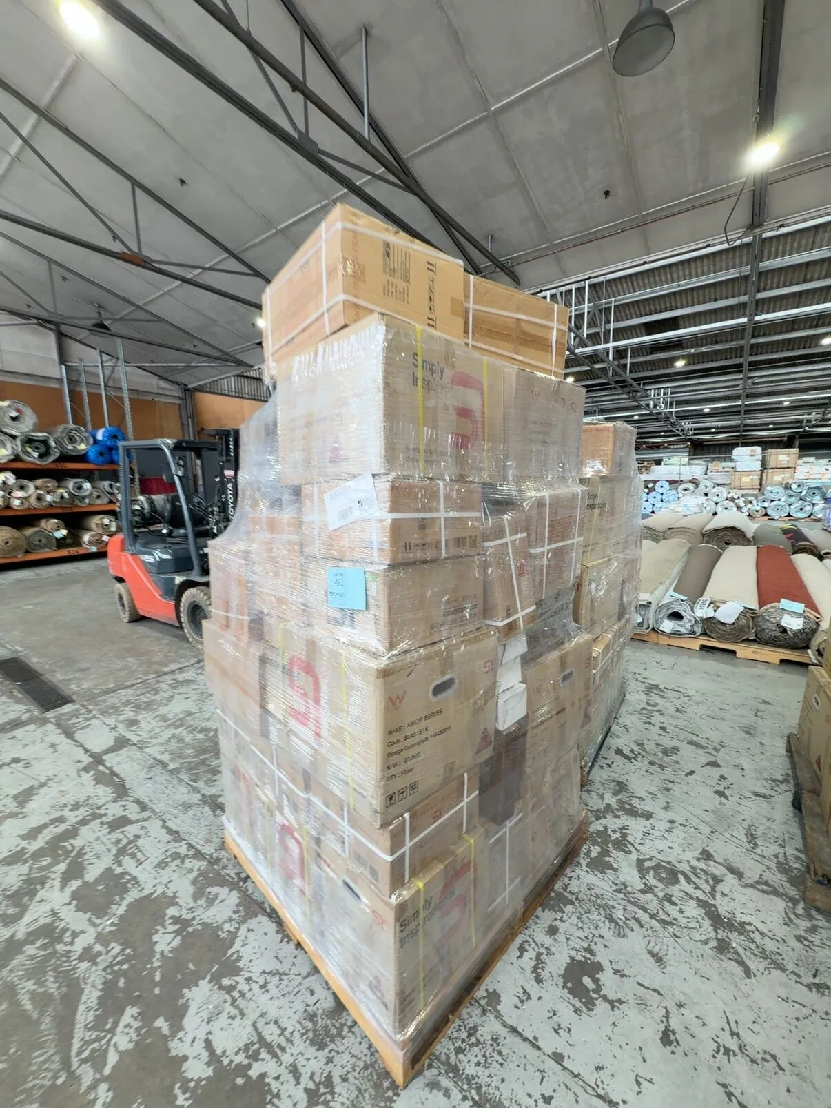 PALLET OF ASSORTED SHOWER HEADS, SHOWER ARMS, GRATES, ACCESSORIES, SINK MIXERS, SHOWER MIXERS, POP UP WASTES ETC **PALLET 4** PALLET OF ASSORTED SHOWER HEADS, SHOWER ARMS, GRATES, ACCESSORIES, SINK MIXERS, SHOWER MIXERS, POP UP WASTES ETC **PALLET 4**