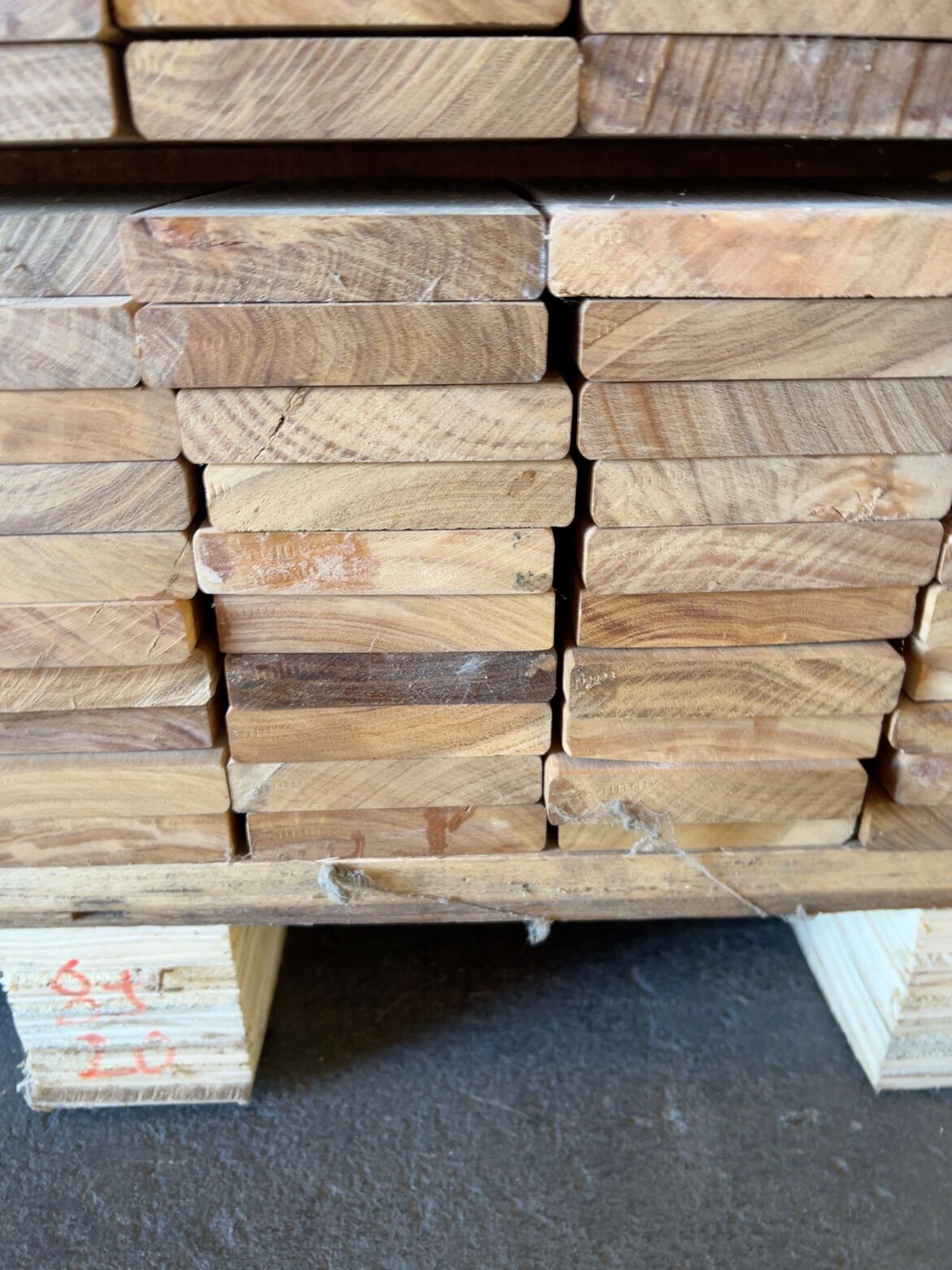 85X19 SUGAR GUM F/J DECKING 20/5.7 95X19 SUGAR GUM F/J DECKING 120/5.7 85X19 SUGAR GUM F/J DECKING 20/5.7 95X19 SUGAR GUM F/J DECKING 120/5.7