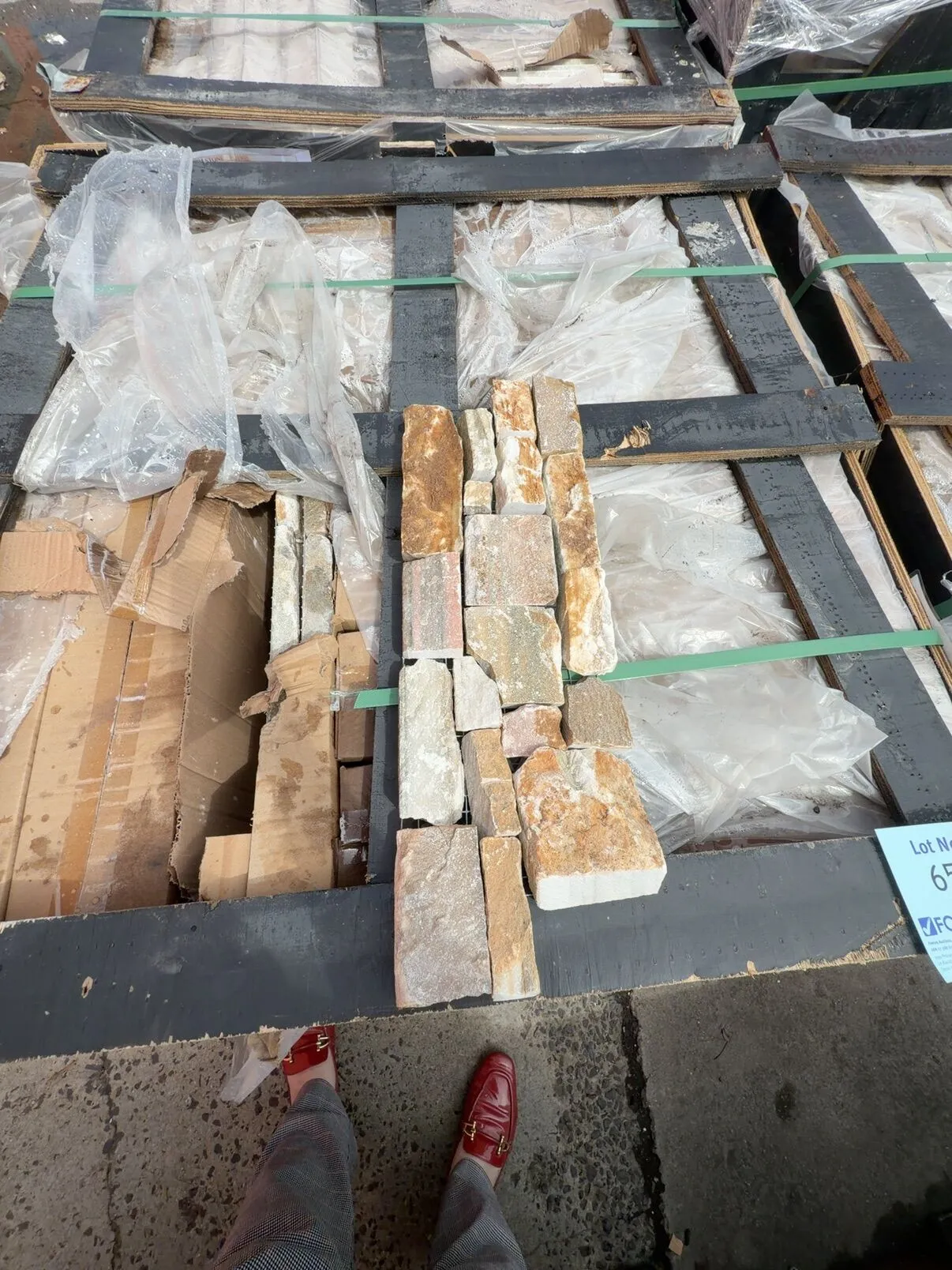 PALLET OF Z TILE 012 WIRE BODY, 108PCS, #40, (SET 1) PALLET OF Z TILE 012 WIRE BODY, 108PCS, #40, (SET 1)