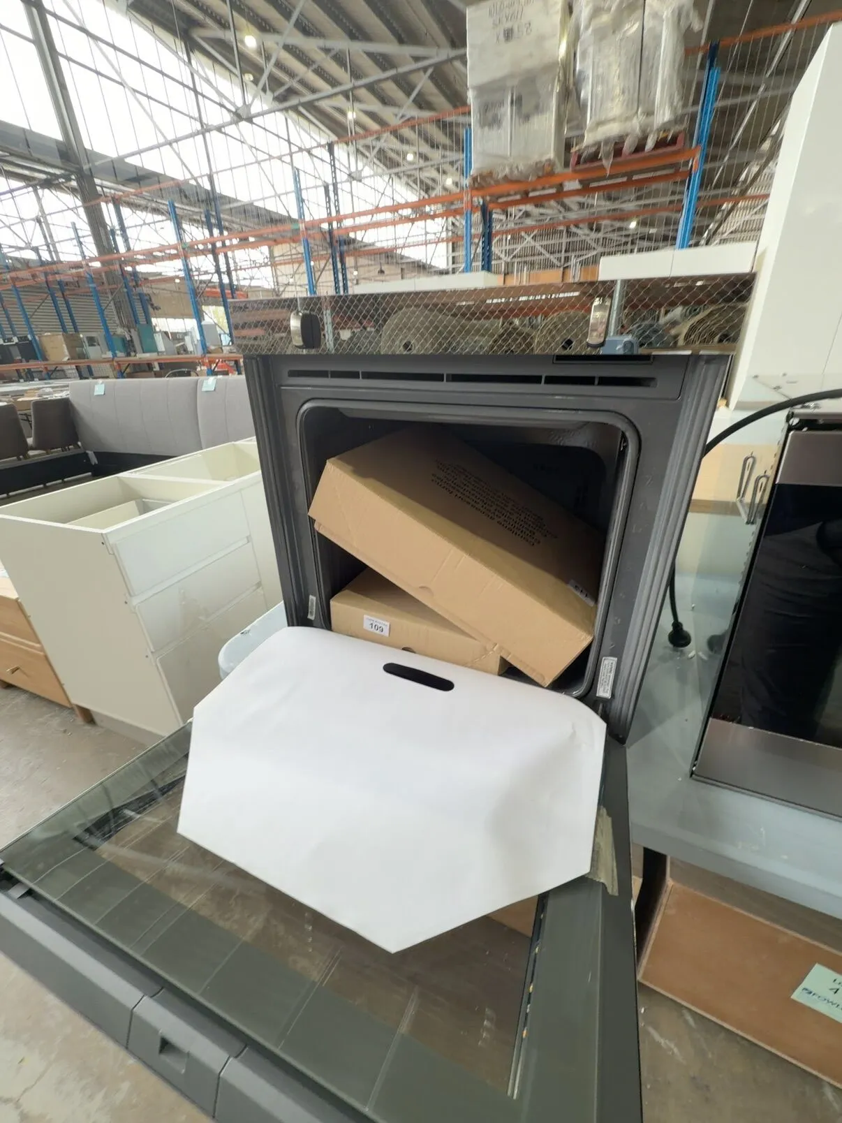 NEW ARISTON OK897ELCXAUS, 600MM LUCE HD LARGE CAPACITY OVEN, 81LITRE, 12 COOKING FUNCTIONS, SOLD AS IS NO WARRANTY NEW ARISTON OK897ELCXAUS, 600MM LUCE HD LARGE CAPACITY OVEN, 81LITRE, 12 COOKING FUNCTIONS, SOLD AS IS NO WARRANTY