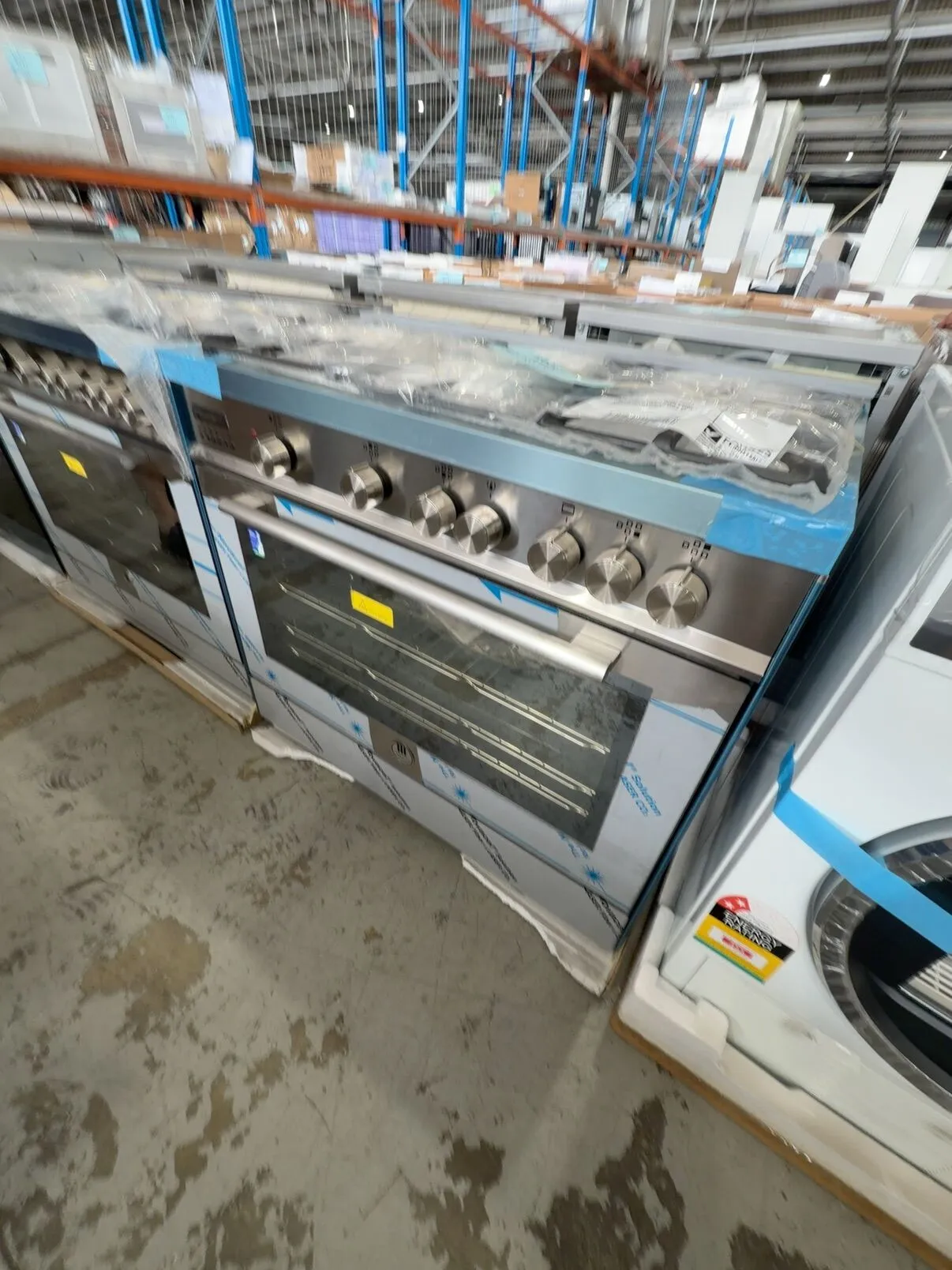 NEW ARTUSI AFG900X S/STEEL 900MM FREESTANDING OVEN, 5 BURNER GAS COOKTOP WITH ELECTRIC OVEN, 8 COOKING FUNCTIONS TRIPLE GLAZED DOOR, RRP$1935, SOLD AS IS NO WARRANTY NEW ARTUSI AFG900X S/STEEL 900MM FREESTANDING OVEN, 5 BURNER GAS COOKTOP WITH ELECTRIC OVEN, 8 COOKING FUNCTIONS TRIPLE GLAZED DOOR, RRP$1935, SOLD AS IS NO WARRANTY