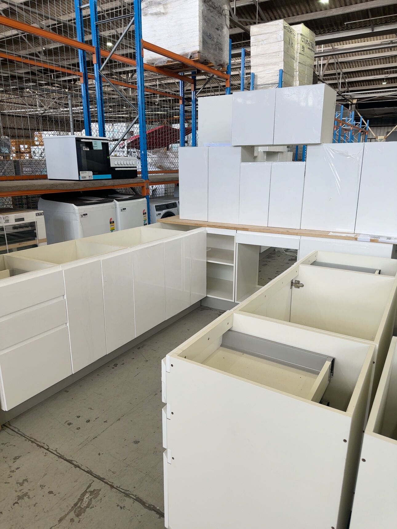 NEW L SHAPE KITCHEN WITH SEPARATE ISLAND BENCH IN MATTE WHITE 2 PAC PAINTED FINISH WITH FINGERPULL PROFILE DOORS, K6D NEW L SHAPE KITCHEN WITH SEPARATE ISLAND BENCH IN MATTE WHITE 2 PAC PAINTED FINISH WITH FINGERPULL PROFILE DOORS, K6D