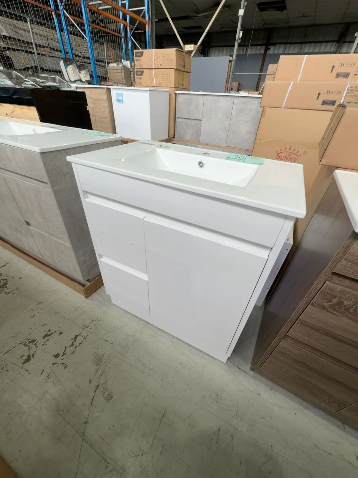 NEW 750MM WHITE FLOOR VANITY, WITH DRAWERS LEFT HAND, WITH WHITE CERAMIC TOP, SK31-750WL & UV31-750 NEW 750MM WHITE FLOOR VANITY, WITH DRAWERS LEFT HAND, WITH WHITE CERAMIC TOP, SK31-750WL & UV31-750