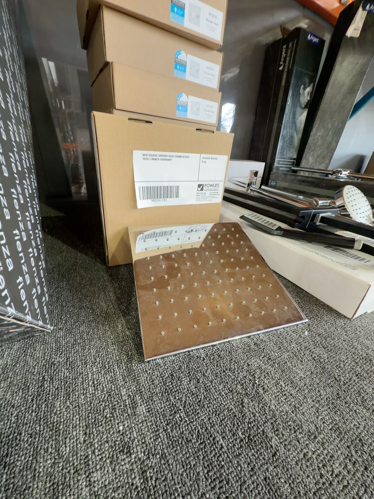 NEW SQUARE SHOWER HEAD 250MM BTSZ02 WITH 3 MONTH WARRANTY NEW SQUARE SHOWER HEAD 250MM BTSZ02 WITH 3 MONTH WARRANTY