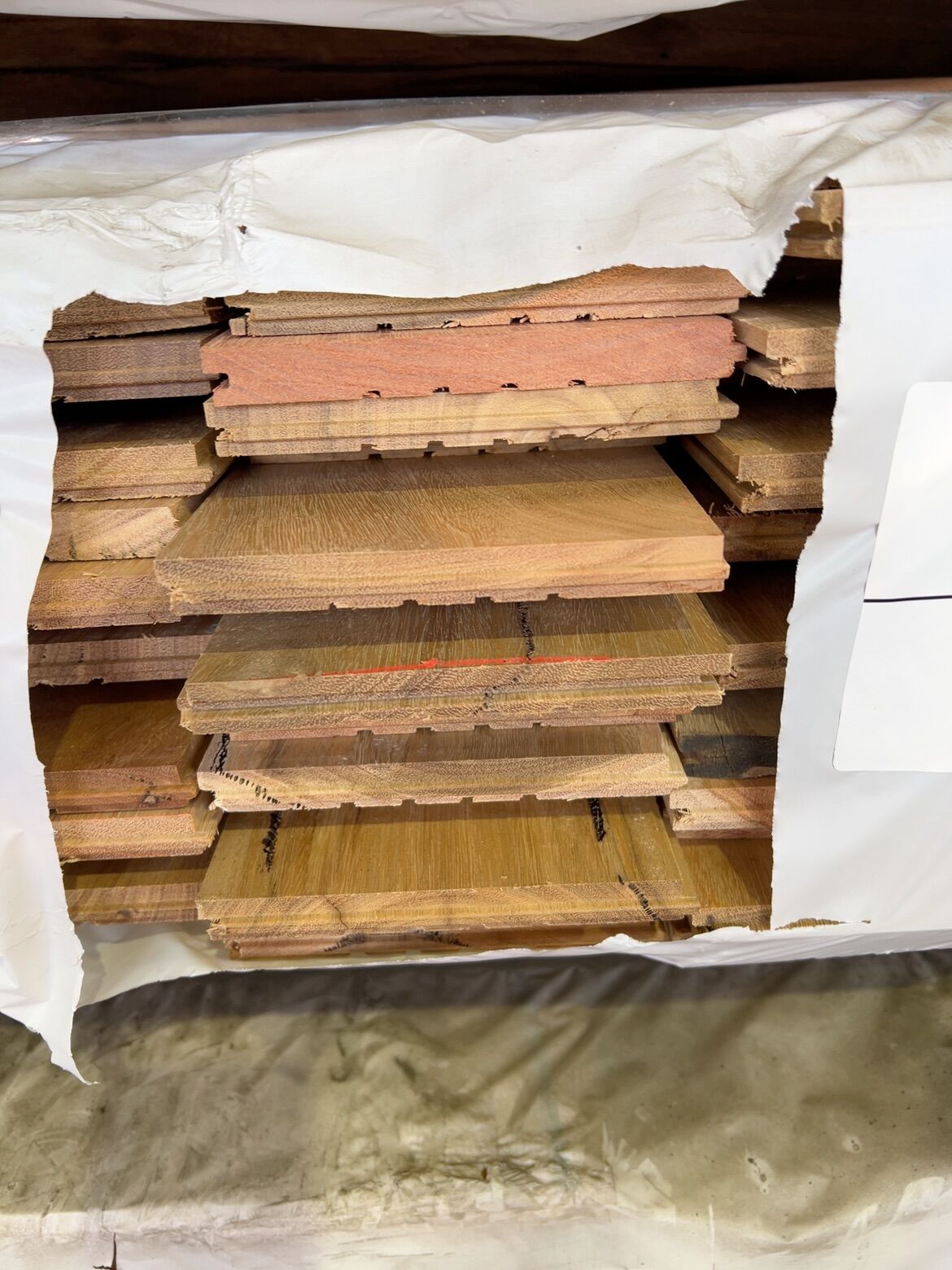 130X14 QLD SPOTTED GUM COVER GRADE OVERLAY FLOORING 130X14 QLD SPOTTED GUM COVER GRADE OVERLAY FLOORING