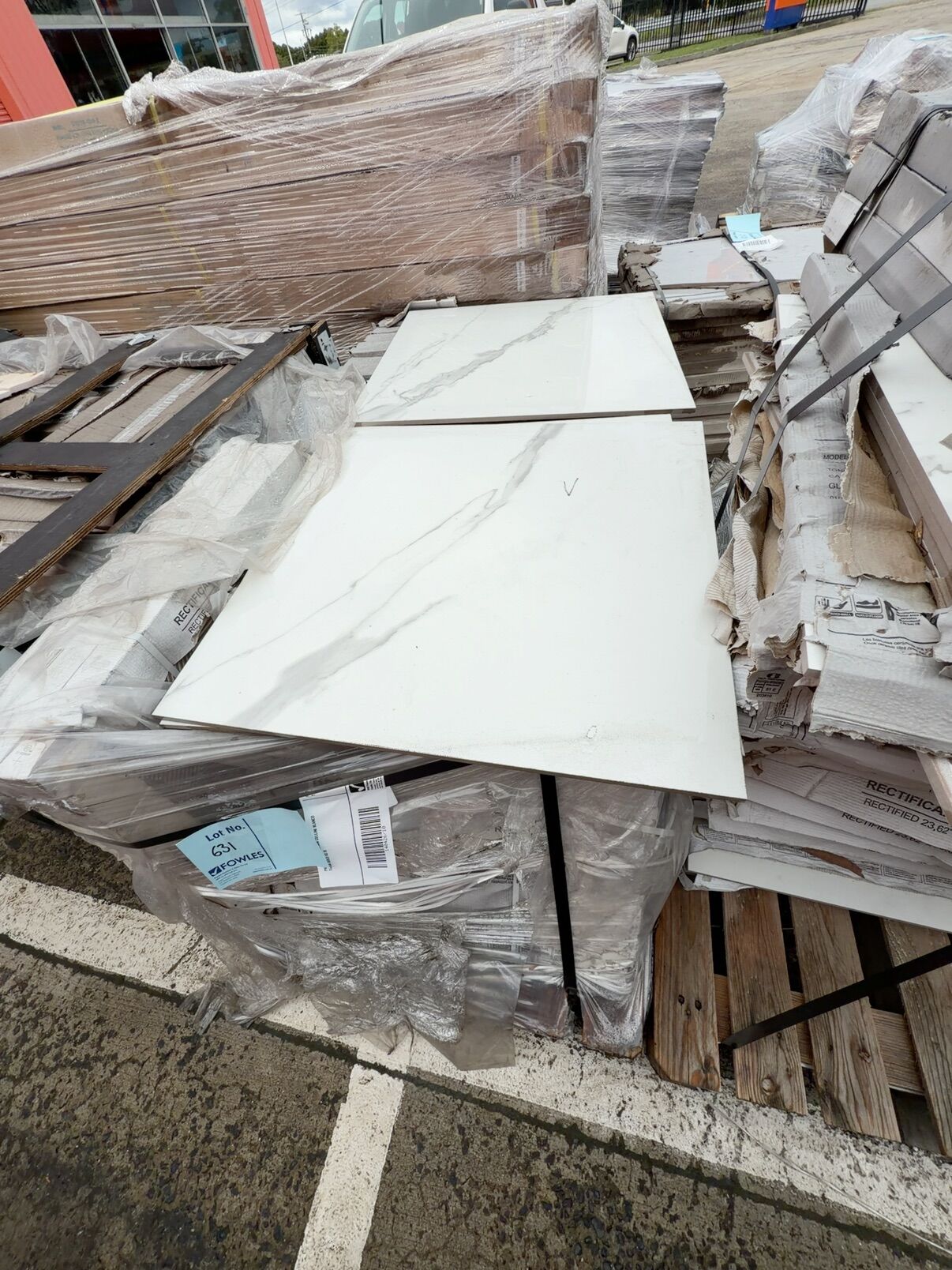 PALLET OF 600 X 600MM CELLINI BLANCO TILES SOLD AS IS PALLET OF 600 X 600MM CELLINI BLANCO TILES SOLD AS IS
