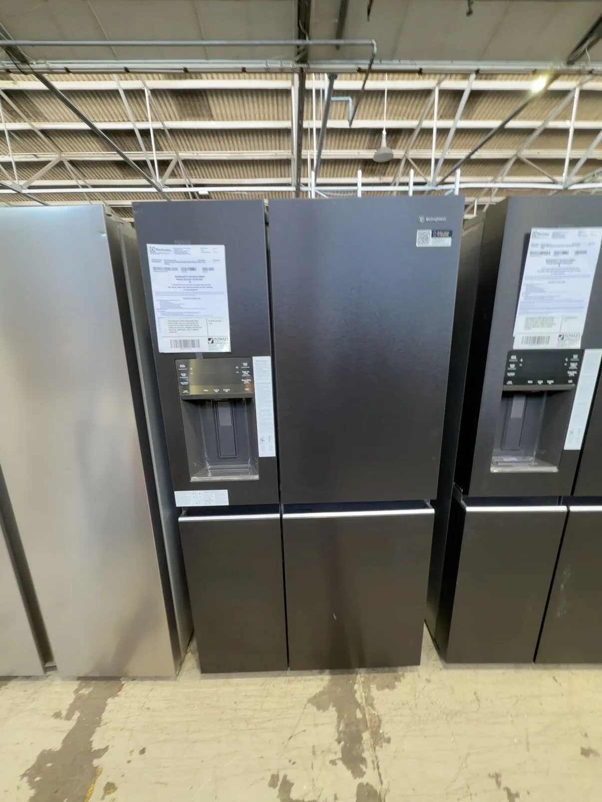 WESTINGHOUSE WQE6170BB BLACK QUAD DOOR FRIDGE WITH ICE AND WATER, 609 LITRE WITH FLEXIBLE DOOR THAT CAN BE FRIDGE OR FREEZER, HUMIDITY CONTROLLED CRISPERS, SNACKZONE, WITH 12 MONTH WARRANTY WESTINGHOUSE WQE6170BB BLACK QUAD DOOR FRIDGE WITH ICE AND WATER, 609 LITRE WITH FLEXIBLE DOOR THAT CAN BE FRIDGE OR FREEZER, HUMIDITY CONTROLLED CRISPERS, SNACKZONE, WITH 12 MONTH WARRANTY