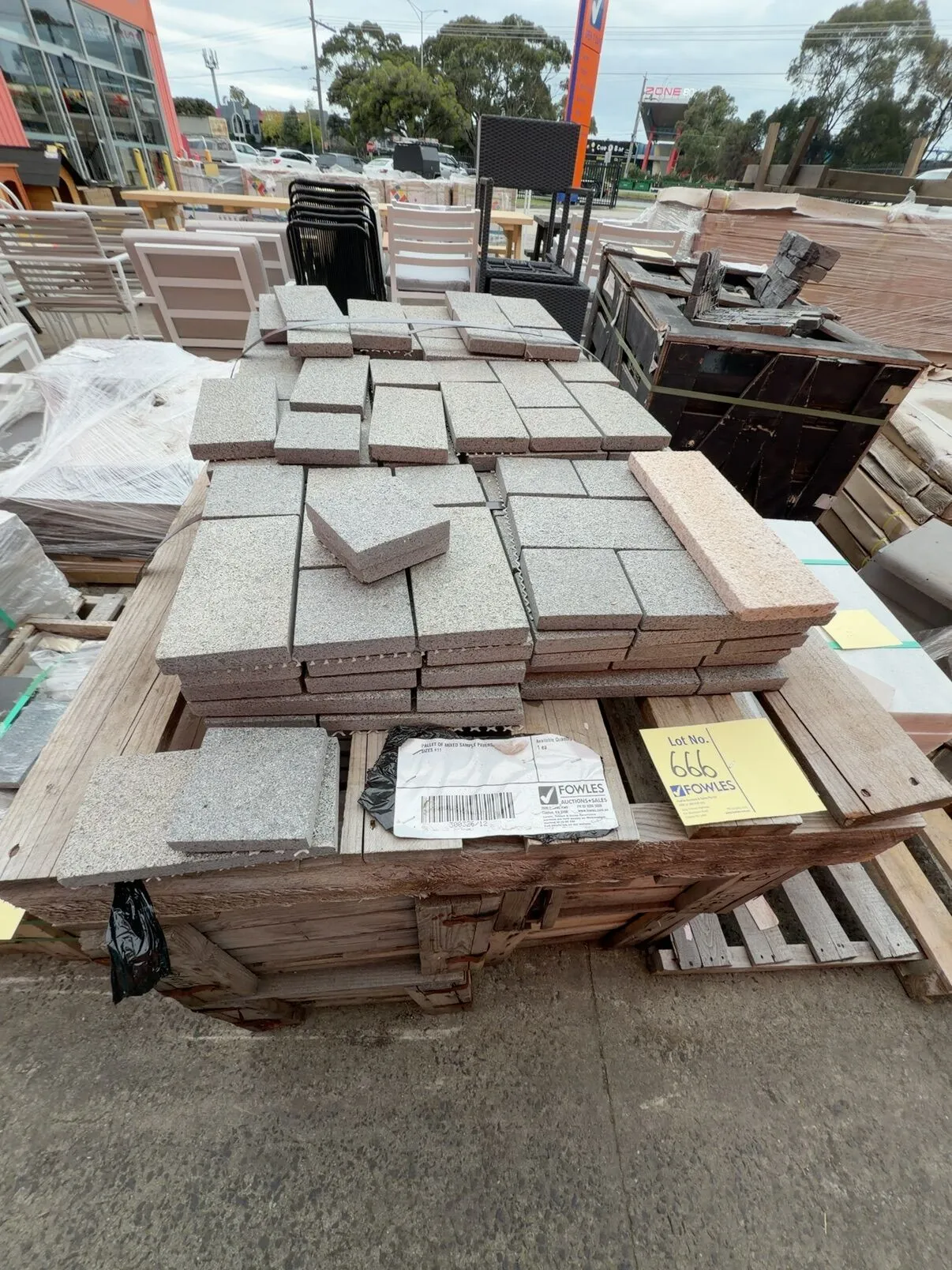 PALLET OF MIXED SAMPLE PAVERS, MIXED SIZES #11 PALLET OF MIXED SAMPLE PAVERS, MIXED SIZES #11