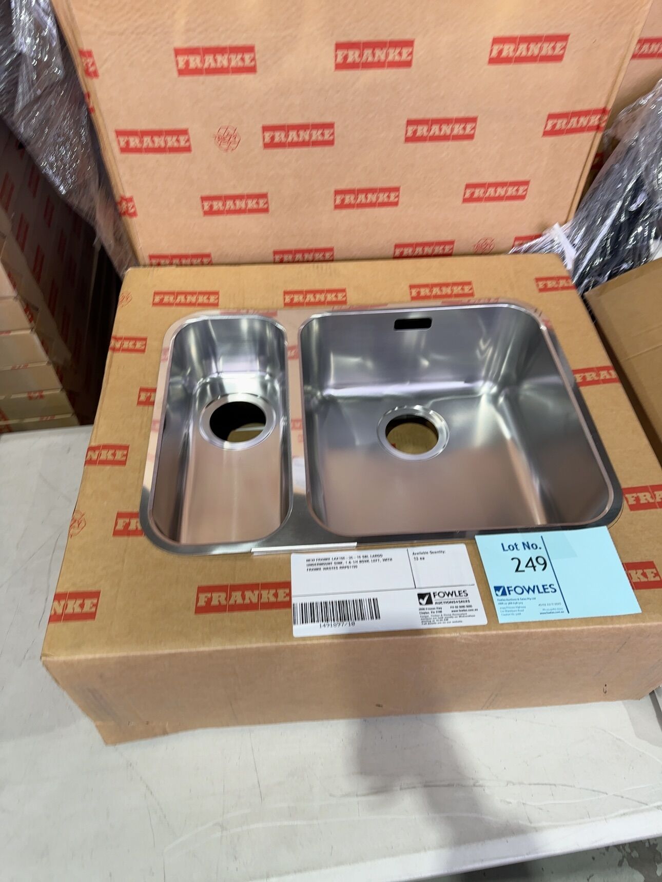 NEW FRANKE LAX160-36-16 SBL LARGO UNDERMOUNT SINK, 1 & 1/4 BOWL LEFT, WITH FRANKE WASTES RRP$1199 NEW FRANKE LAX160-36-16 SBL LARGO UNDERMOUNT SINK, 1 & 1/4 BOWL LEFT, WITH FRANKE WASTES RRP$1199
