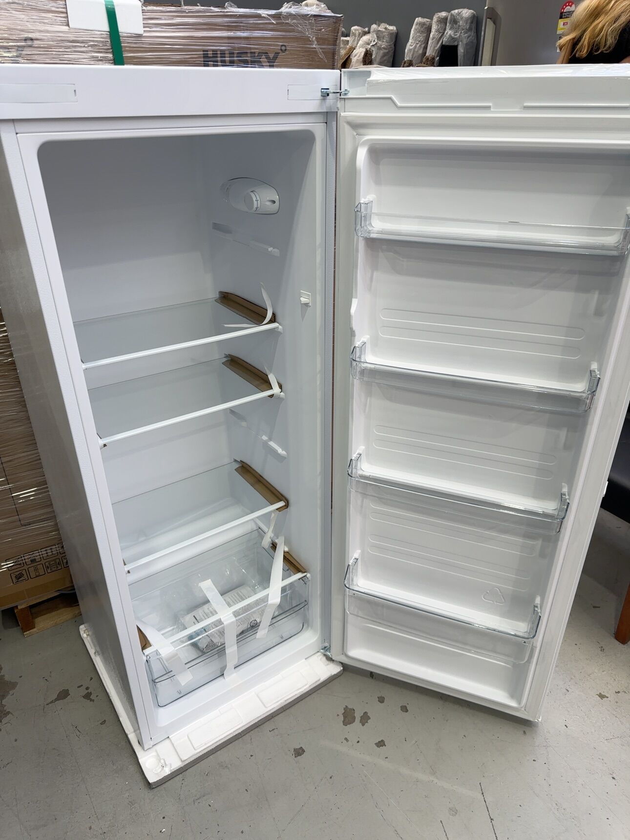 NEW HUSKY WHITE 237 LITRE SINGLE DOOR FRIDGE, REVERSIBLE DOOR HINGE, SLIDE OUT DRAWER, SPILL SAFE SHELVES, ELECTRONIC TEMPERATURE CONTROL, 12 MONTH WARRANTY RRP$799 NEW HUSKY WHITE 237 LITRE SINGLE DOOR FRIDGE, REVERSIBLE DOOR HINGE, SLIDE OUT DRAWER, SPILL SAFE SHELVES, ELECTRONIC TEMPERATURE CONTROL, 12 MONTH WARRANTY RRP$799