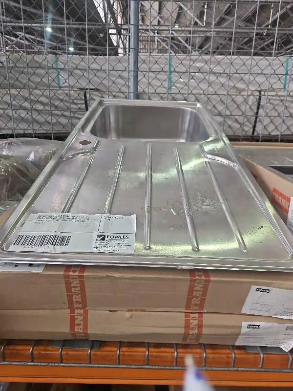 BRAND NEW FRANKE SINGLE BOWL SINK ISIS SSX611 WITH LEFT HAND DRAINER, INCLUDES FRANKE WASTE AND CLIPS, WK662X1 AND OF427X1 BRAND NEW FRANKE SINGLE BOWL SINK ISIS SSX611 WITH LEFT HAND DRAINER, INCLUDES FRANKE WASTE AND CLIPS, WK662X1 AND OF427X1