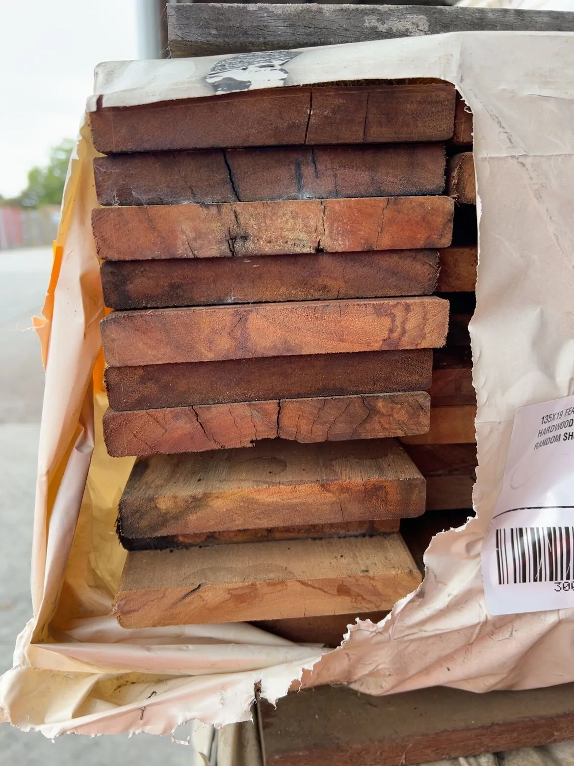 135X19 FEATURE GRADE QLD MIXED HARDWOOD DECKING- (PACK CONSISTS OF RANDOM SHORT LENGTHS) 135X19 FEATURE GRADE QLD MIXED HARDWOOD DECKING- (PACK CONSISTS OF RANDOM SHORT LENGTHS)