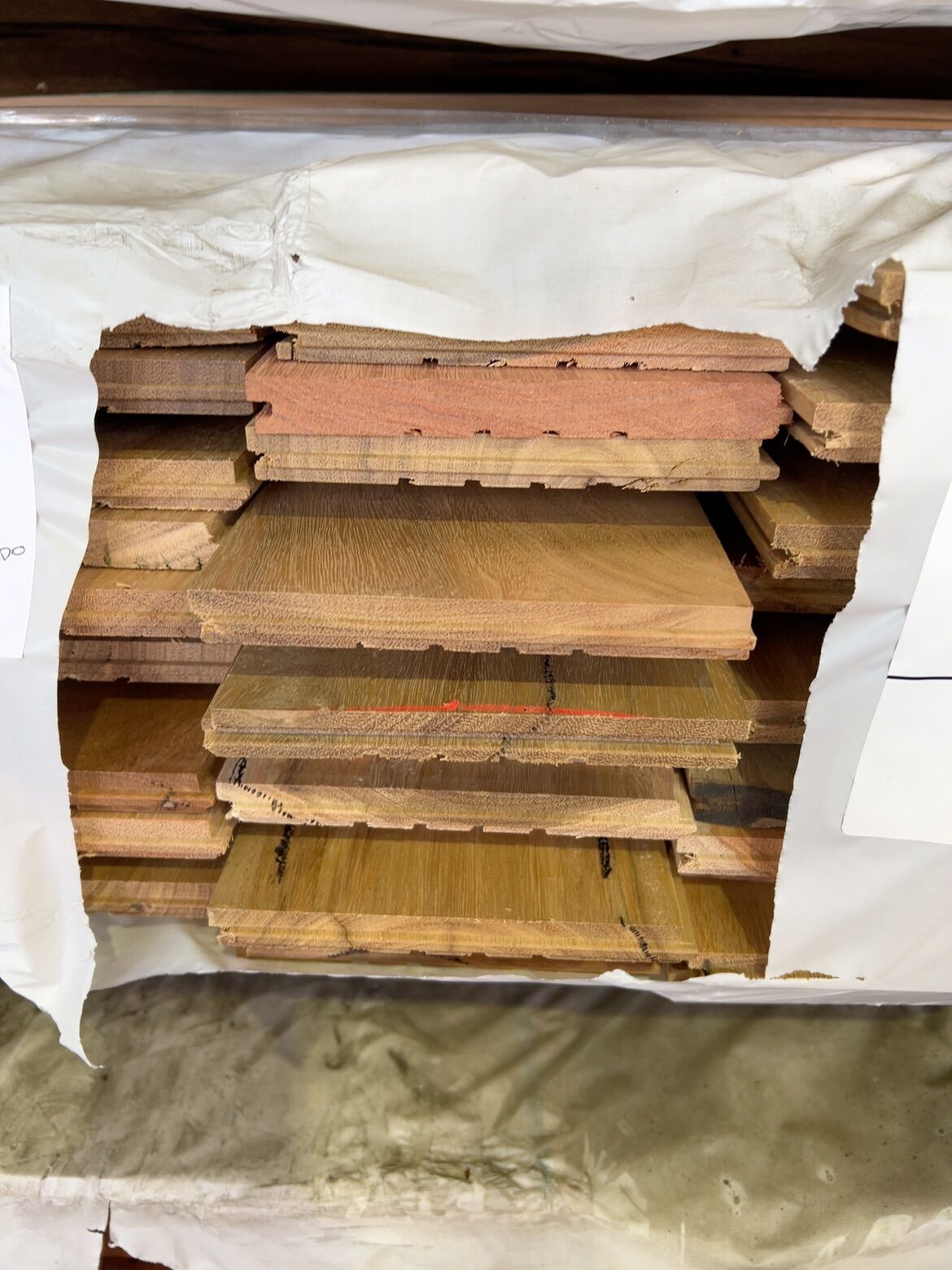130X14 SPOTTED GUM COVER GRADE OVERLAY FLOORING 130X14 SPOTTED GUM COVER GRADE OVERLAY FLOORING