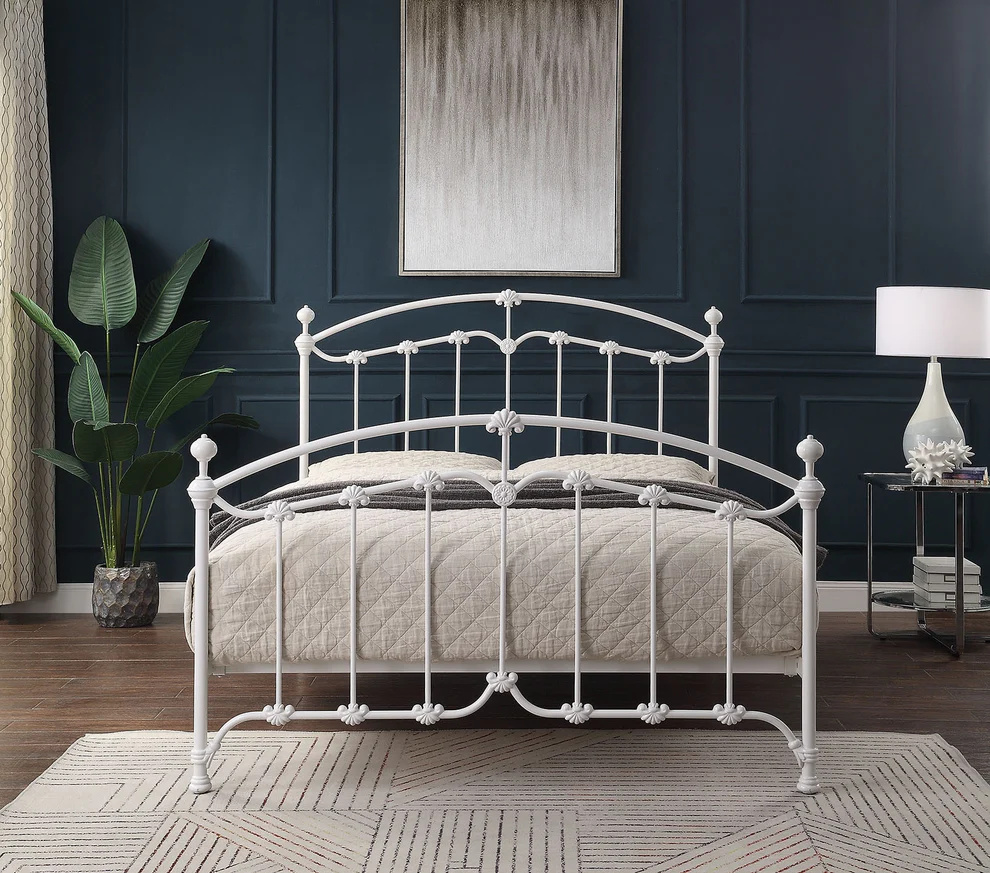 NEW KING SIZE WHITE CAST & WROUGHT IRON BED, CLASSIC FRENCH STYLE WITH DELICATED HAND FORMED CURVES & DECORATIVE CASTINGS, WHITE POWDER COAT, AU0248 NEW KING SIZE WHITE CAST & WROUGHT IRON BED, CLASSIC FRENCH STYLE WITH DELICATED HAND FORMED CURVES & DECORATIVE CASTINGS, WHITE POWDER COAT, AU0248