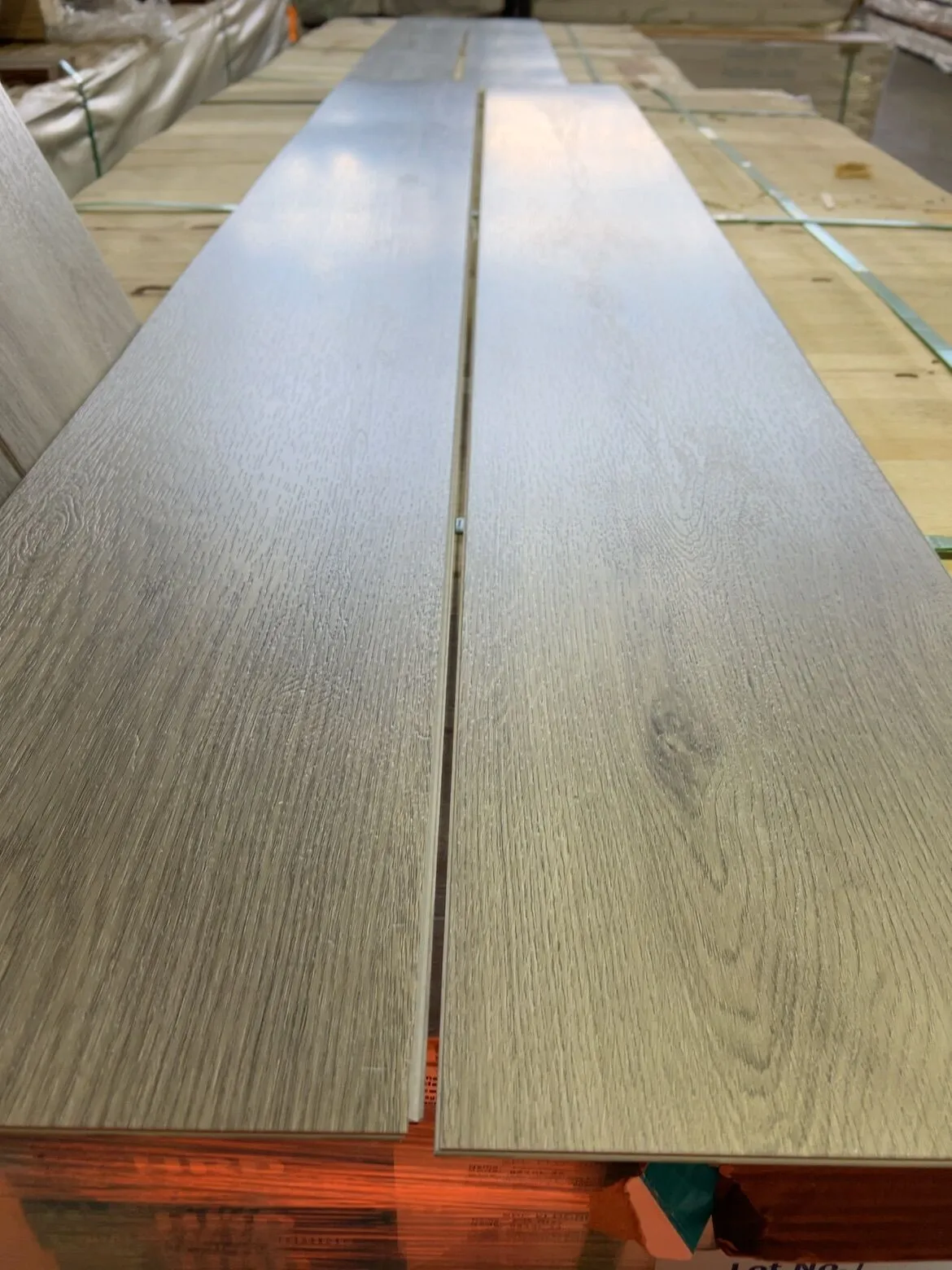 230X5/2MM FOX GREY HYBRID FLOORING- (58 BOXES X 2.105 M2) 230X5/2MM FOX GREY HYBRID FLOORING- (58 BOXES X 2.105 M2)