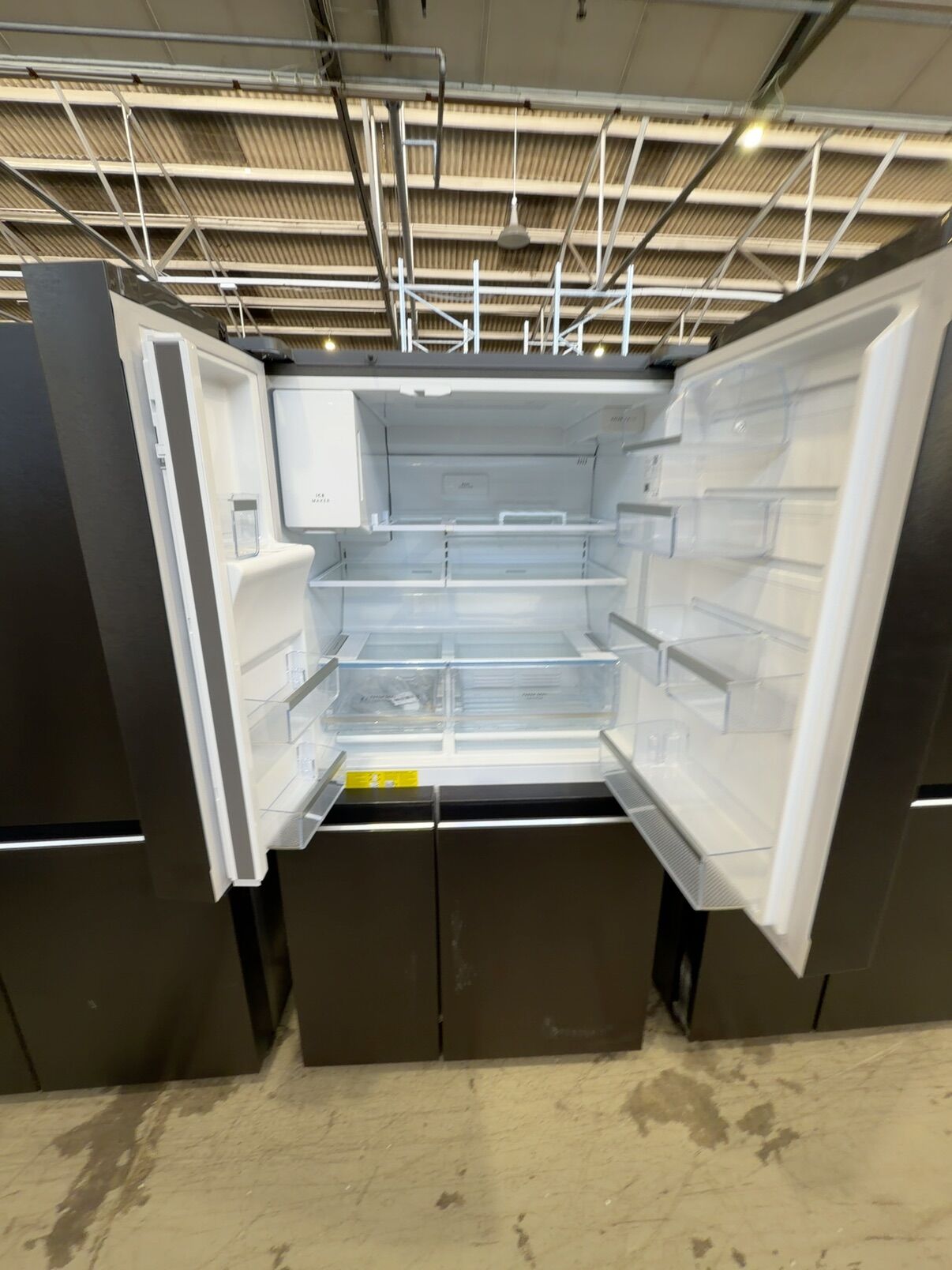 WESTINGHOUSE WQE6170BB BLACK QUAD DOOR FRIDGE WITH ICE AND WATER, 609 LITRE WITH FLEXIBLE DOOR THAT CAN BE FRIDGE OR FREEZER, HUMIDITY CONTROLLED CRISPERS, SNACKZONE, WITH 12 MONTH WARRANTY WESTINGHOUSE WQE6170BB BLACK QUAD DOOR FRIDGE WITH ICE AND WATER, 609 LITRE WITH FLEXIBLE DOOR THAT CAN BE FRIDGE OR FREEZER, HUMIDITY CONTROLLED CRISPERS, SNACKZONE, WITH 12 MONTH WARRANTY