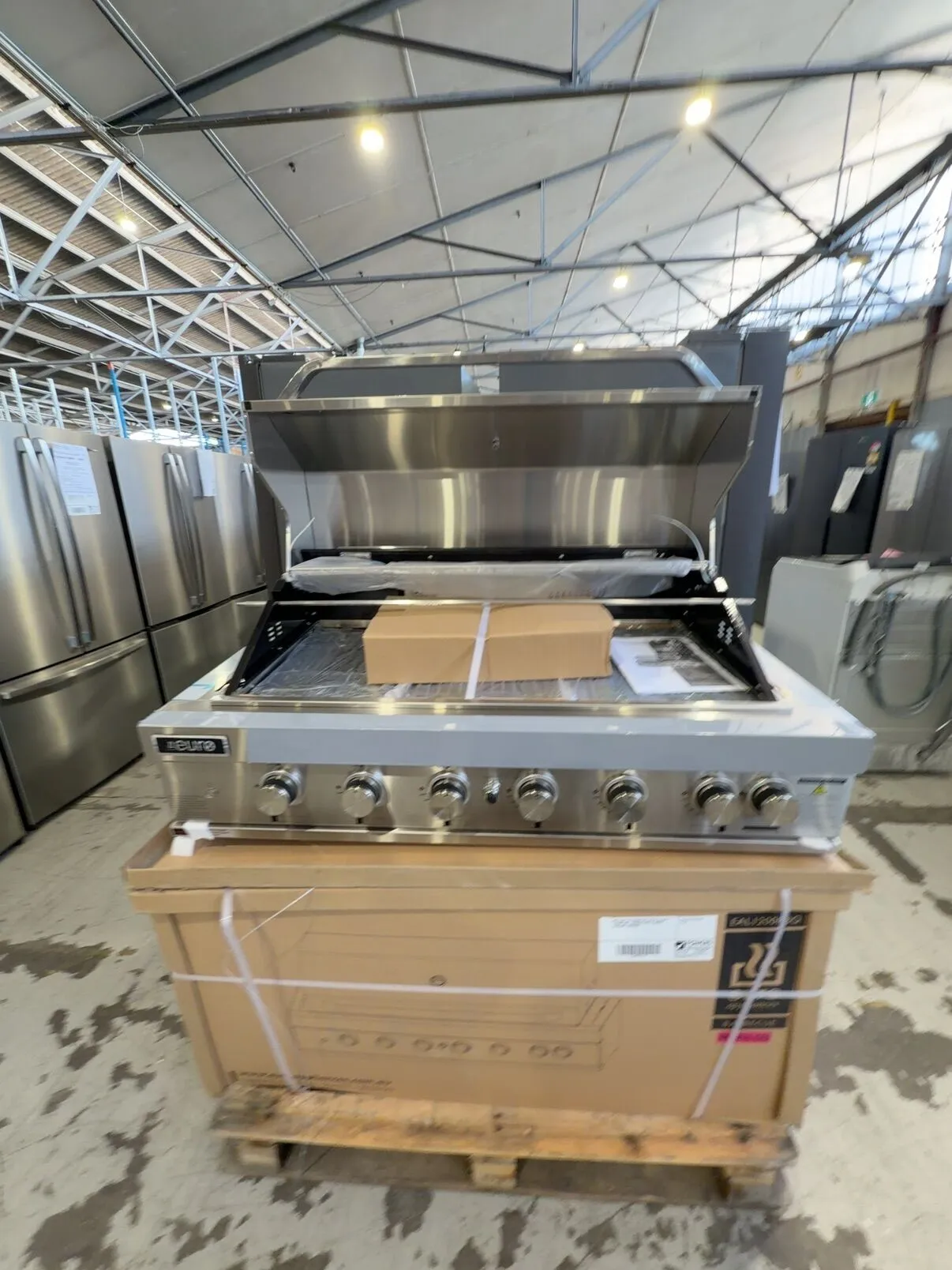 NEW EURO EAL1200RBQ **NATURAL GAS** S/STEEL IN BUILT 1200MM BBQ, 6 BURNER WITH 12 MONTH WARRANTY RRP$2999 NEW EURO EAL1200RBQ **NATURAL GAS** S/STEEL IN BUILT 1200MM BBQ, 6 BURNER WITH 12 MONTH WARRANTY RRP$2999