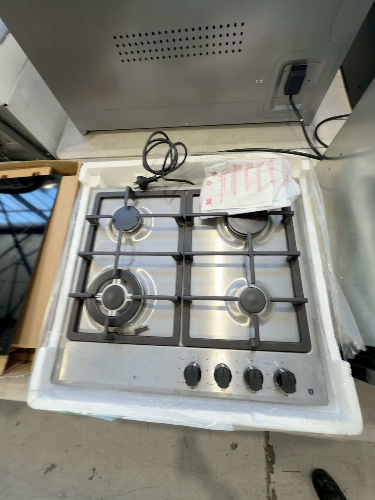 NEW TISIRA TGWF63E 600MM S/STEEL GAS COOKTOP WITH HIGH SPEED WOK BURNER, CAST IRON TRIVETS, FLAME FAILURE SAFETY DEVICE, 12 MONTH WARRANTY NEW TISIRA TGWF63E 600MM S/STEEL GAS COOKTOP WITH HIGH SPEED WOK BURNER, CAST IRON TRIVETS, FLAME FAILURE SAFETY DEVICE, 12 MONTH WARRANTY