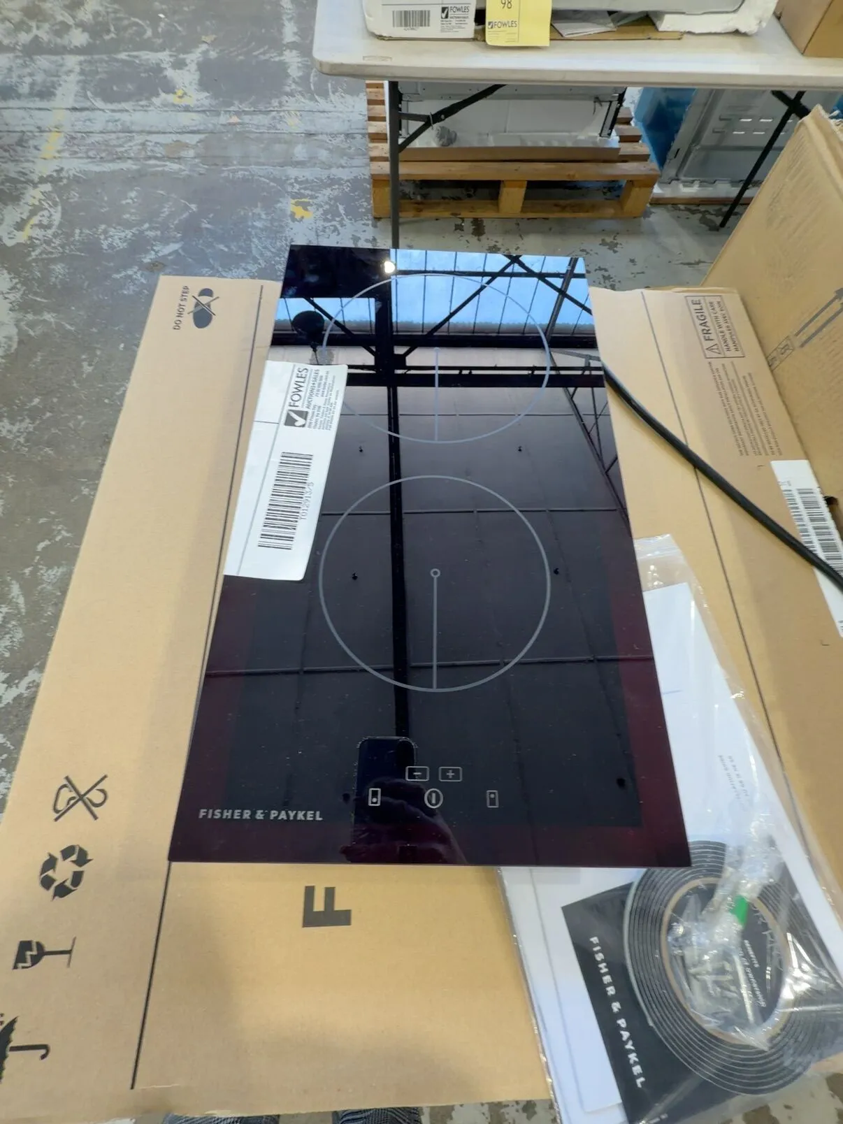 NEW FISHER & PAYKEL CI302CTB1 300MM SERIES 5, 2 ZONE INDUCTION COOKTOP RRP$1499, 2 YEAR WARRANTY NEW FISHER & PAYKEL CI302CTB1 300MM SERIES 5, 2 ZONE INDUCTION COOKTOP RRP$1499, 2 YEAR WARRANTY