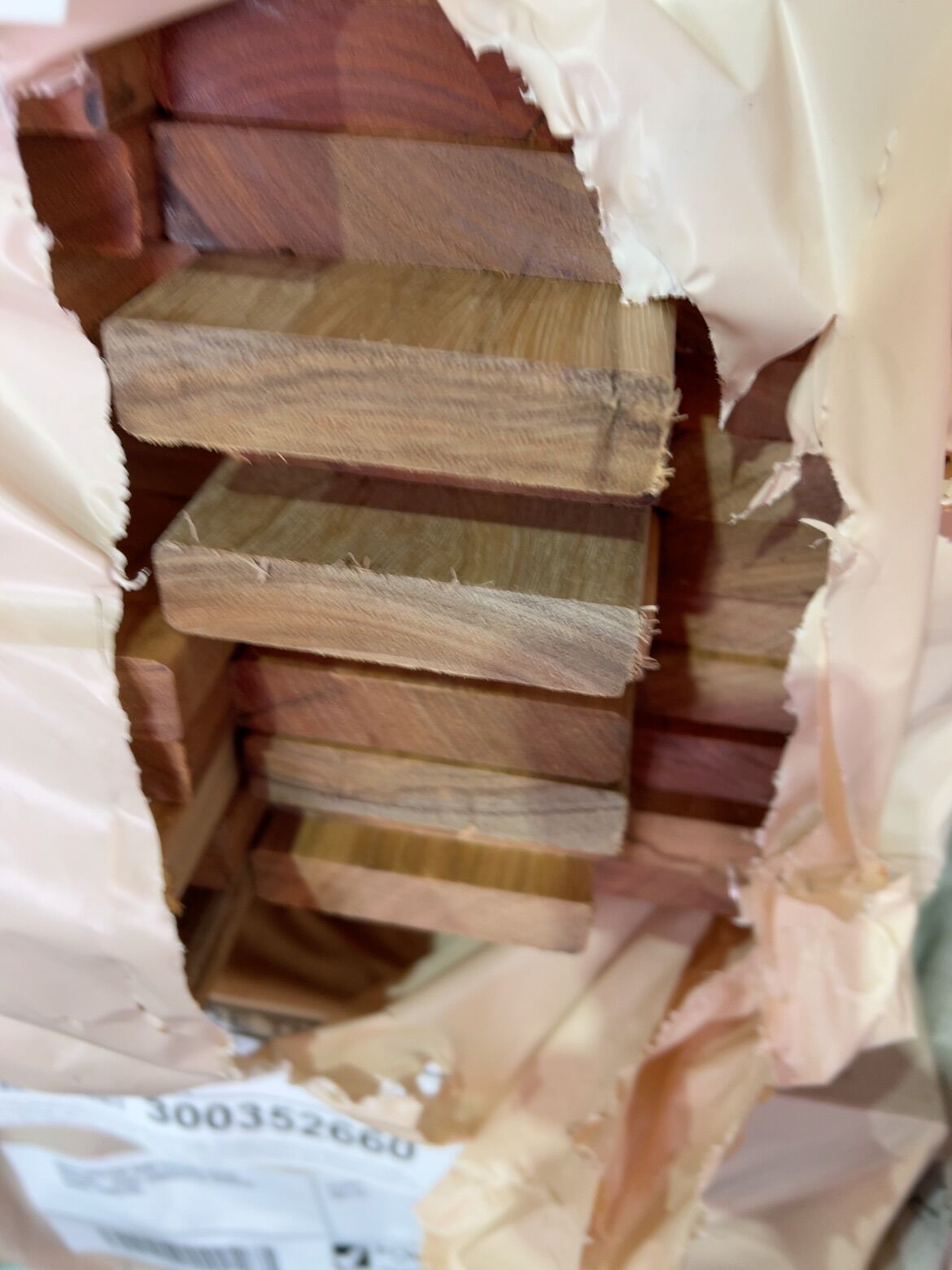 86X19 SPOTTED GUM FEATURE GRADE DECKING- (PACK CONSISTS OF RANDOM SHORT LENGTHS) 86X19 SPOTTED GUM FEATURE GRADE DECKING- (PACK CONSISTS OF RANDOM SHORT LENGTHS)