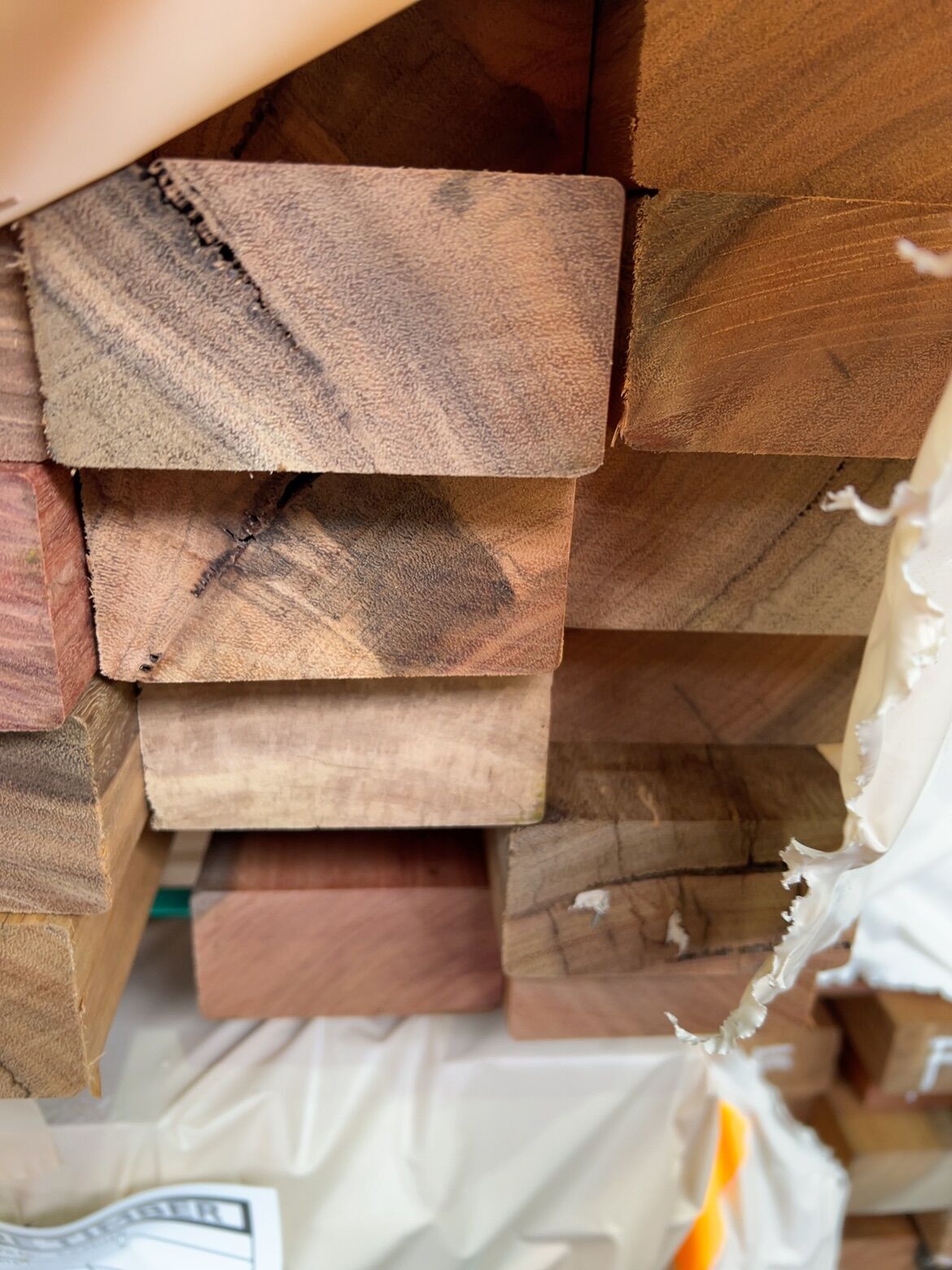 90X45 FEATURE GRADE SPOTTED GUM 90X45 FEATURE GRADE SPOTTED GUM
