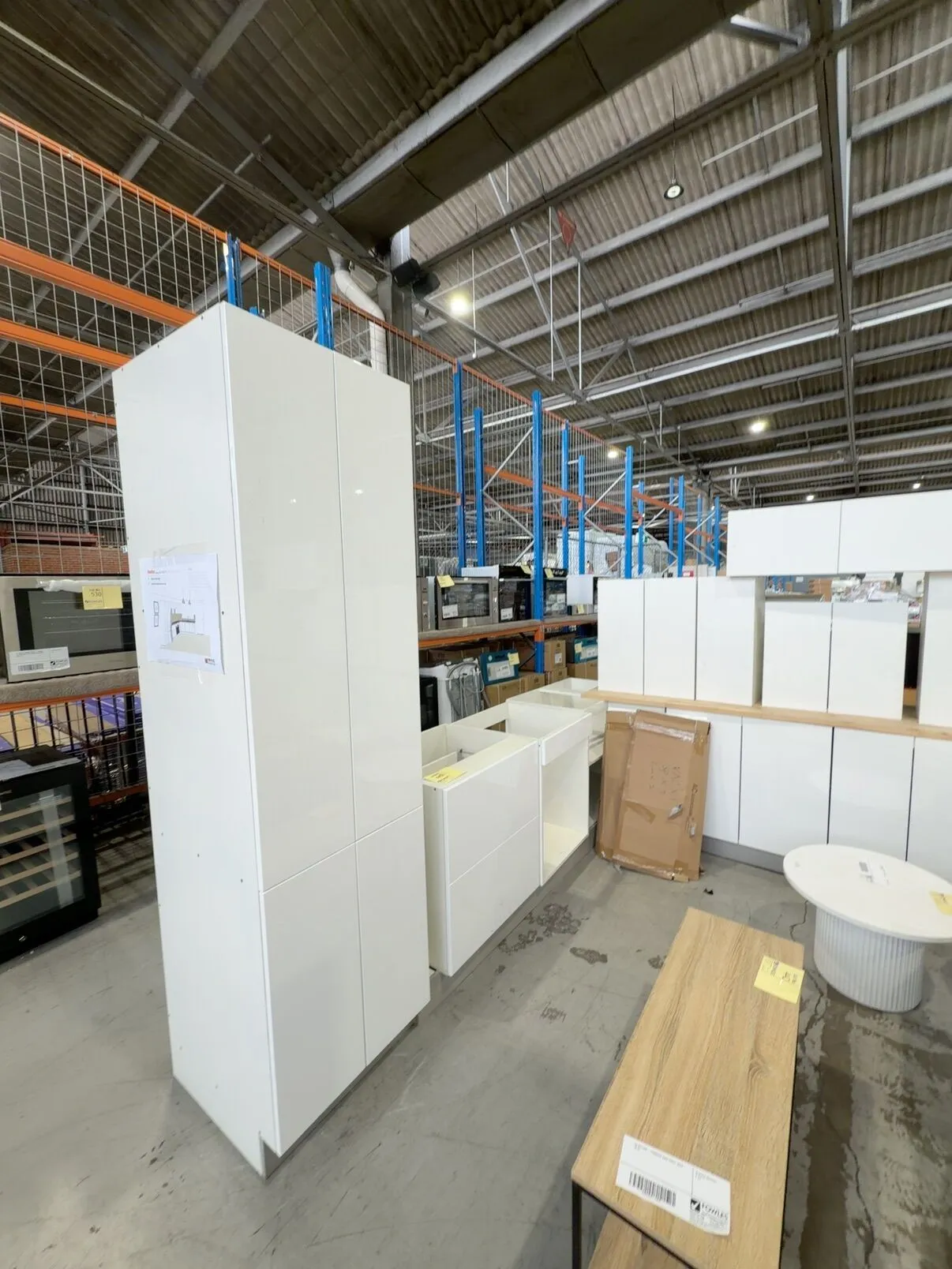 NEW L SHAPE KITCHEN IN HIGH GLOSS WHITE 2 PAC PAINTED FINISH WITH PLAIN DOORS, K5A WITH 600MM PANTRY NEW L SHAPE KITCHEN IN HIGH GLOSS WHITE 2 PAC PAINTED FINISH WITH PLAIN DOORS, K5A WITH 600MM PANTRY
