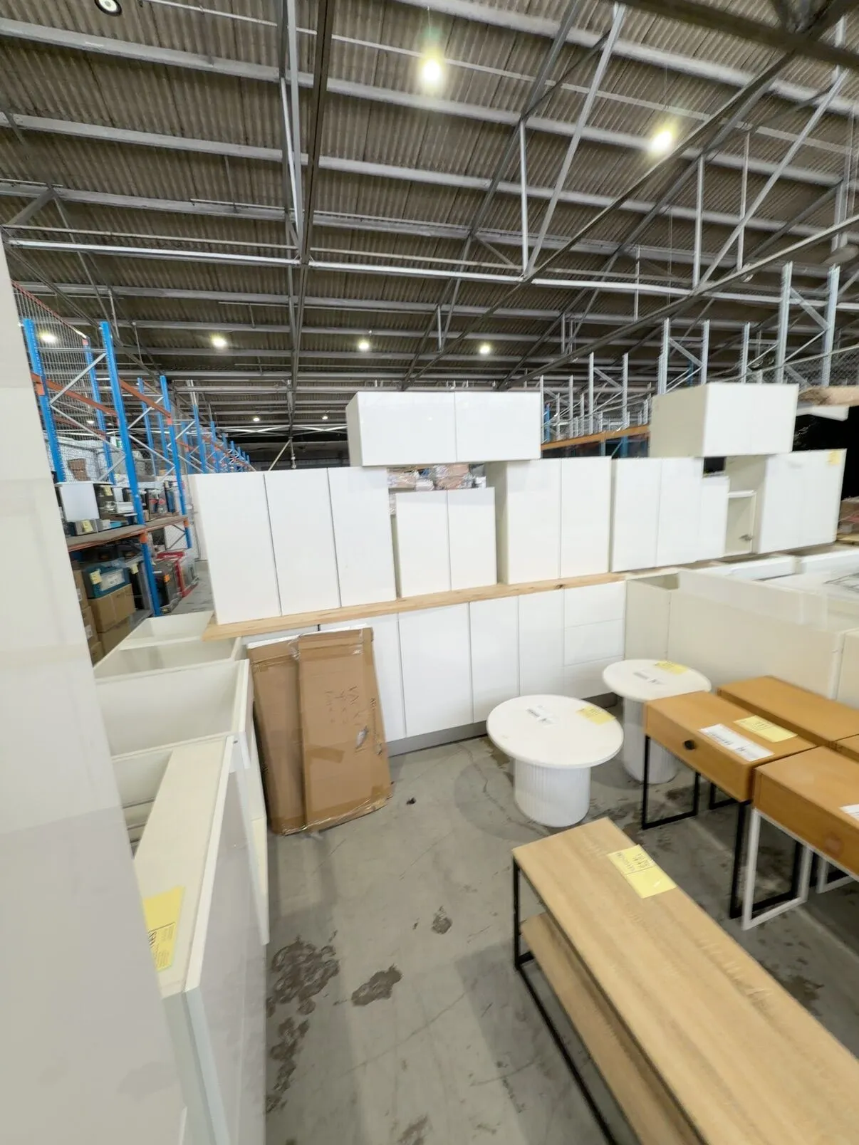 NEW L SHAPE KITCHEN IN HIGH GLOSS WHITE 2 PAC PAINTED FINISH WITH PLAIN DOORS, K5A WITH 600MM PANTRY NEW L SHAPE KITCHEN IN HIGH GLOSS WHITE 2 PAC PAINTED FINISH WITH PLAIN DOORS, K5A WITH 600MM PANTRY