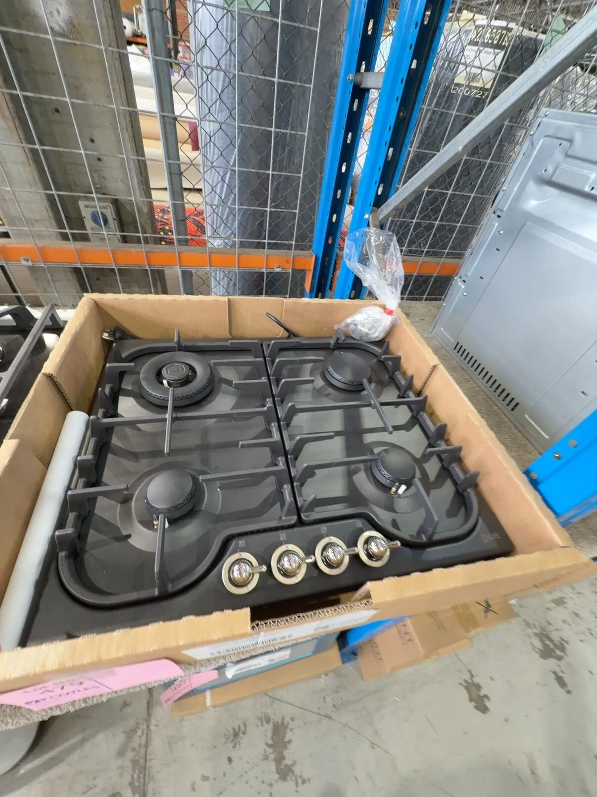 NEW ILVE NOSTALGIE 600MM 4 BURNER GAS COOKTOP, MATT GRAPHITE, HCB60CN/MGC, RRP$1999, 24 MONTH WARRANTY NEW ILVE NOSTALGIE 600MM 4 BURNER GAS COOKTOP, MATT GRAPHITE, HCB60CN/MGC, RRP$1999, 24 MONTH WARRANTY