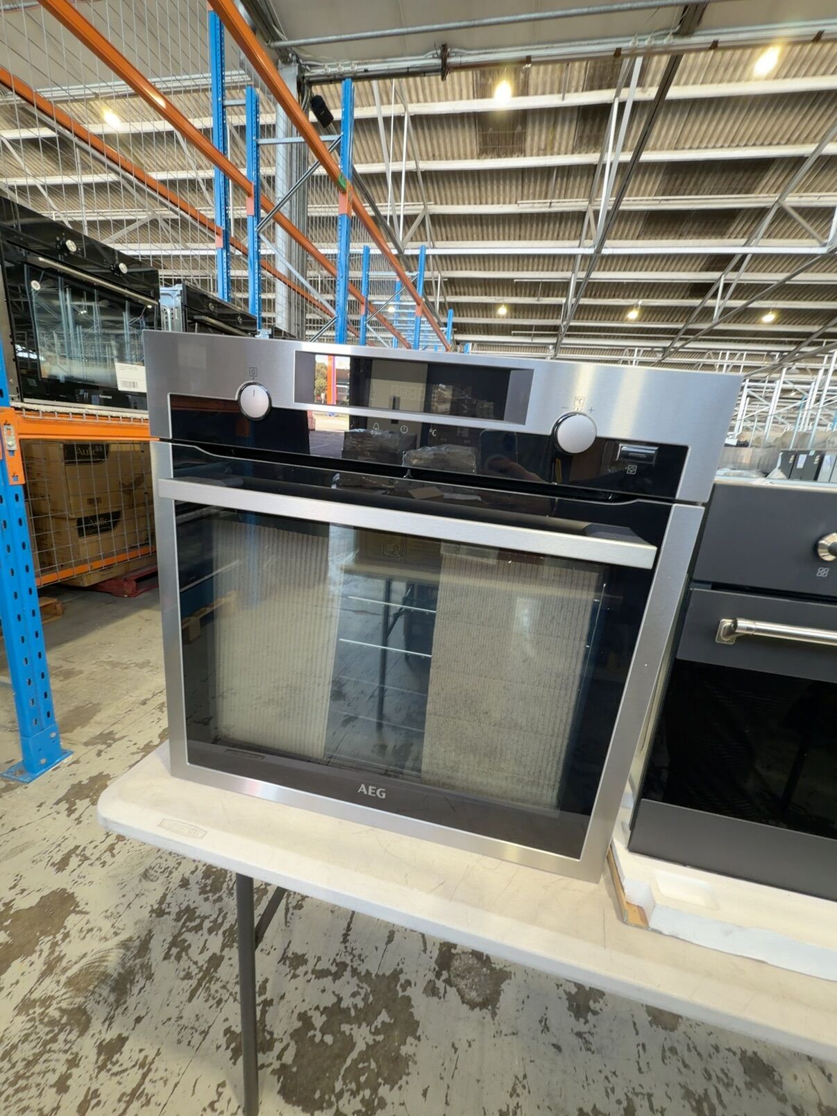 NEW AEG BPE556120M 600MM ELECTRIC OVEN, STEAMBAKE PYROLUXE WITH 10 COOKING FUNCTIONS, FOOD SENSOR, TELESCOPIC RUNNERS, FLOODLIGHT SYSTEM RRP$2199 WITH 5 YEAR WARRANTY NEW AEG BPE556120M 600MM ELECTRIC OVEN, STEAMBAKE PYROLUXE WITH 10 COOKING FUNCTIONS, FOOD SENSOR, TELESCOPIC RUNNERS, FLOODLIGHT SYSTEM RRP$2199 WITH 5 YEAR WARRANTY