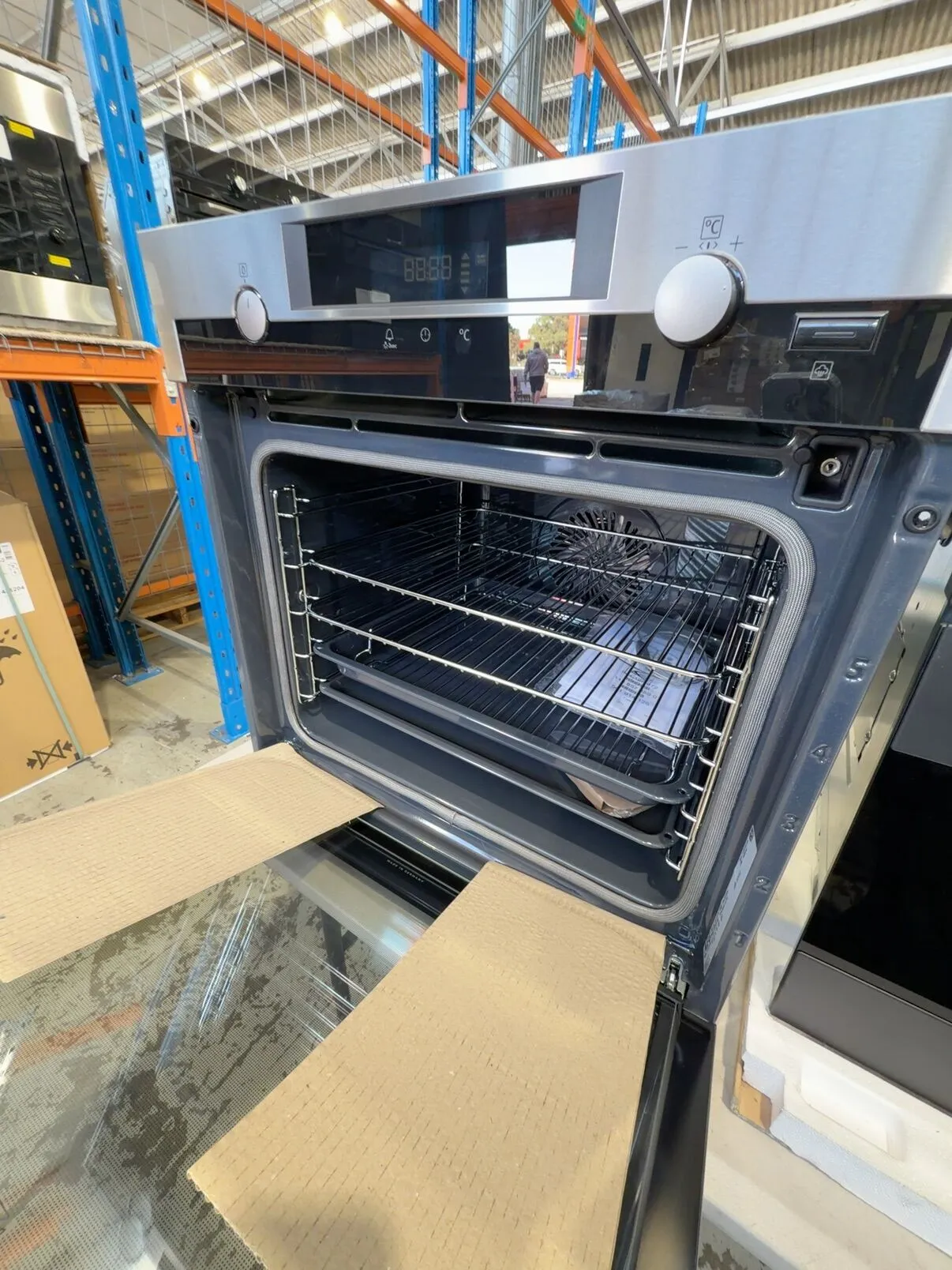 NEW AEG BPE556120M 600MM ELECTRIC OVEN, STEAMBAKE PYROLUXE WITH 10 COOKING FUNCTIONS, FOOD SENSOR, TELESCOPIC RUNNERS, FLOODLIGHT SYSTEM RRP$2199 WITH 5 YEAR WARRANTY NEW AEG BPE556120M 600MM ELECTRIC OVEN, STEAMBAKE PYROLUXE WITH 10 COOKING FUNCTIONS, FOOD SENSOR, TELESCOPIC RUNNERS, FLOODLIGHT SYSTEM RRP$2199 WITH 5 YEAR WARRANTY