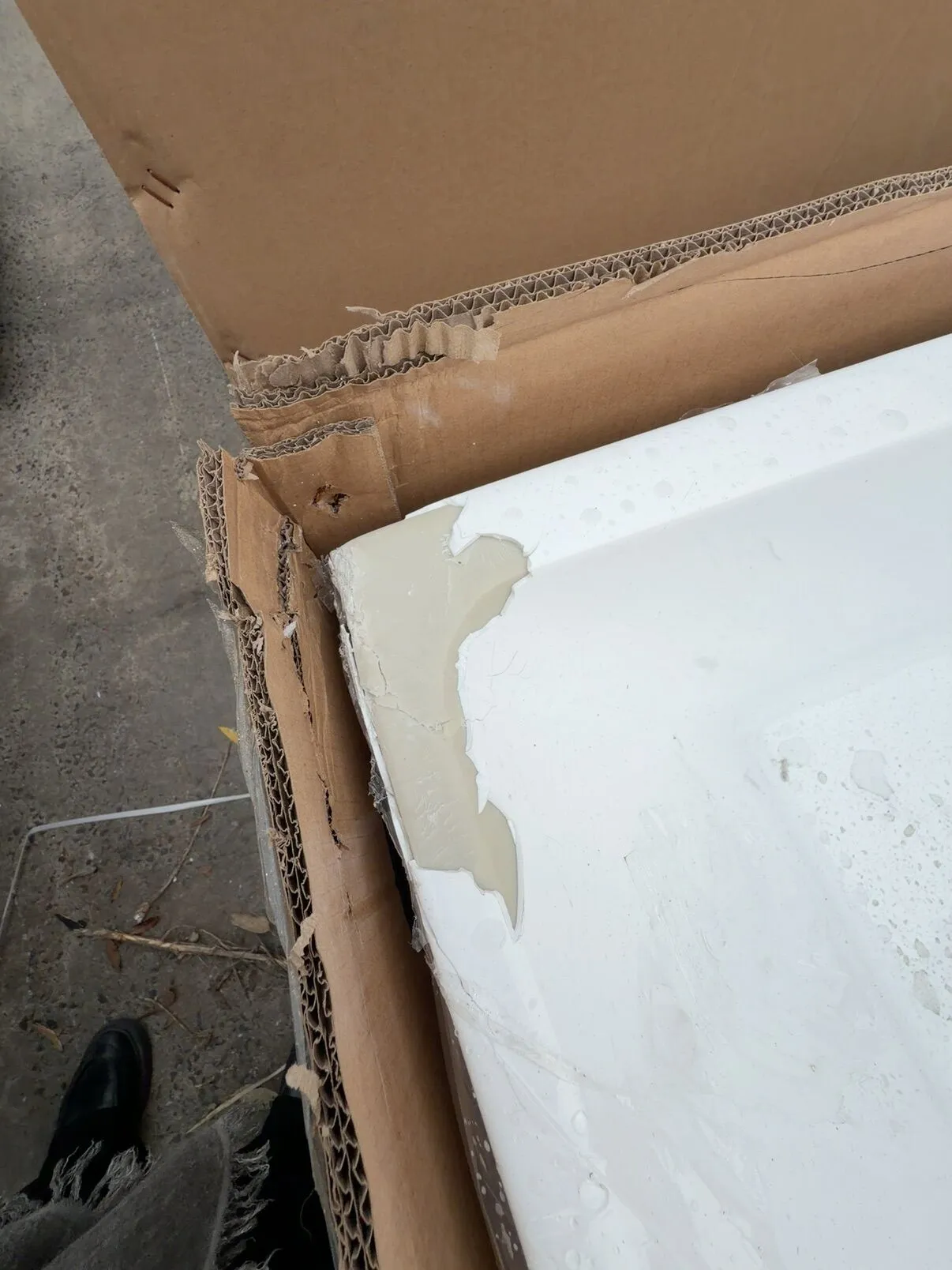 NEW 1700MM CORNER BATH, RIGHT HAND, KBT-6R-1700 **DAMAGED EDGE, SOLD AS IS** NEW 1700MM CORNER BATH, RIGHT HAND, KBT-6R-1700 **DAMAGED EDGE, SOLD AS IS**