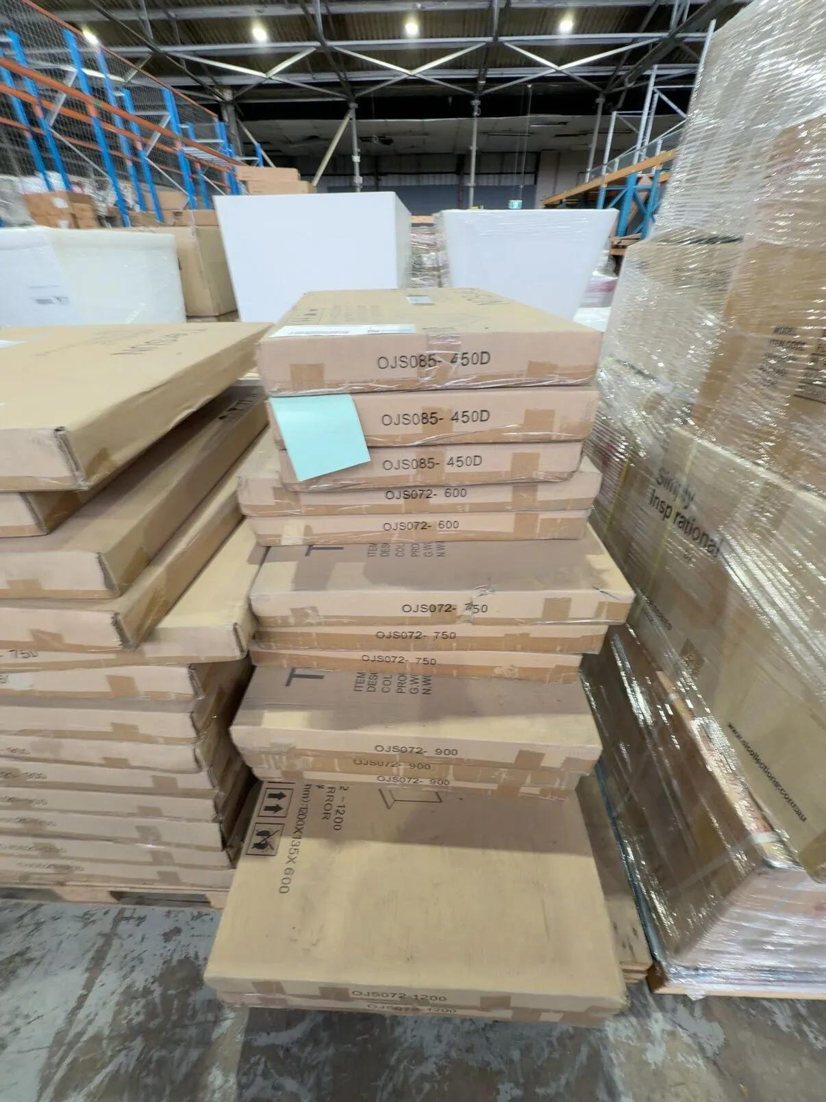 PALLET OF ASSORTED BATHROOM MIRRORS IN VARIOUS SIZES, 450/600/750/900 AND 1200MM PALLET OF ASSORTED BATHROOM MIRRORS IN VARIOUS SIZES, 450/600/750/900 AND 1200MM