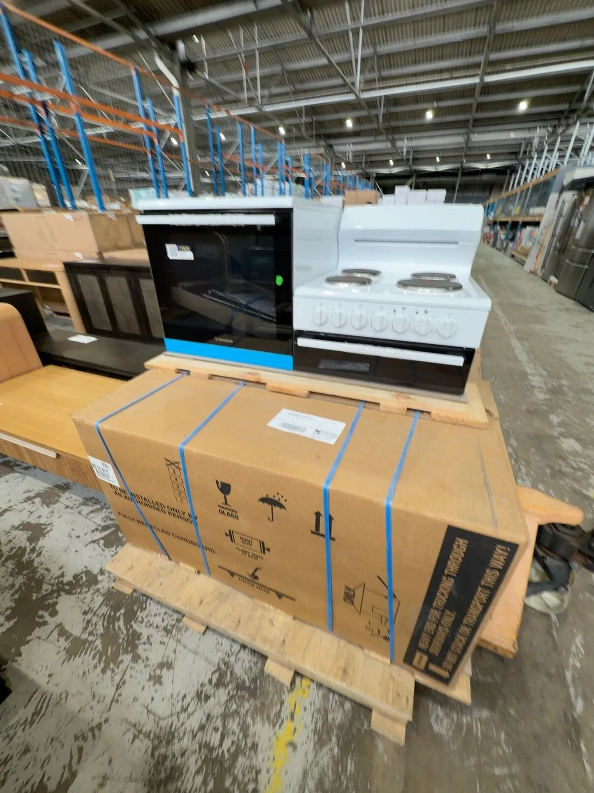 PALLET OF ASSORTED WESTINGHOUSE ELEVATED OVENS X 3 VARIOUS MODELS, SOLD AS IS NO WARRANTY PALLET OF ASSORTED WESTINGHOUSE ELEVATED OVENS X 3 VARIOUS MODELS, SOLD AS IS NO WARRANTY