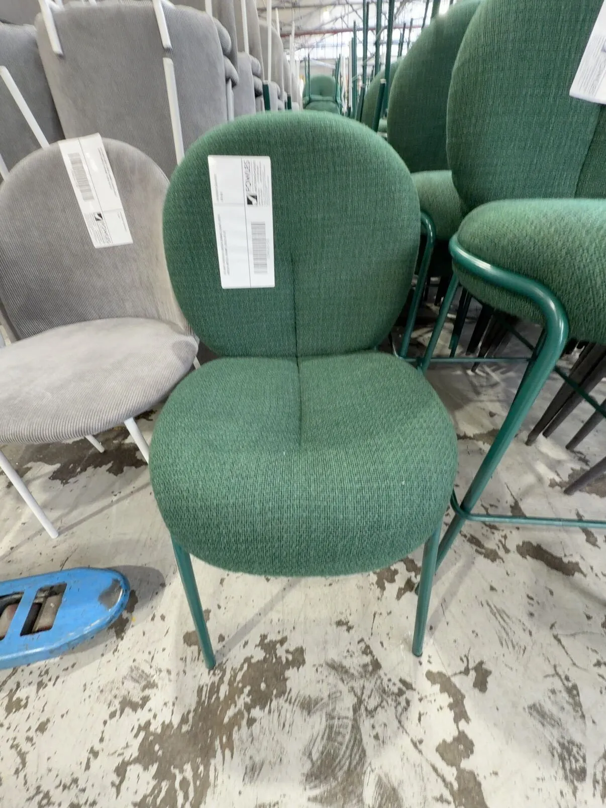 EX HIRE EMERALD GREEN DINING CHAIR WITH GREEN METAL FRAME, SOLD AS IS EX HIRE EMERALD GREEN DINING CHAIR WITH GREEN METAL FRAME, SOLD AS IS
